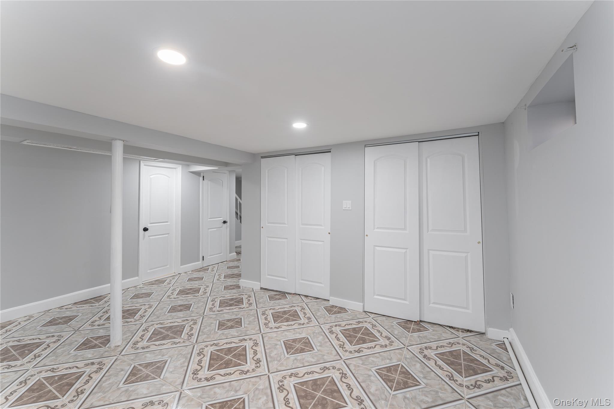 #16 photo, 17031 Grand Central Parkway, Jamaica Hills , NY 11432