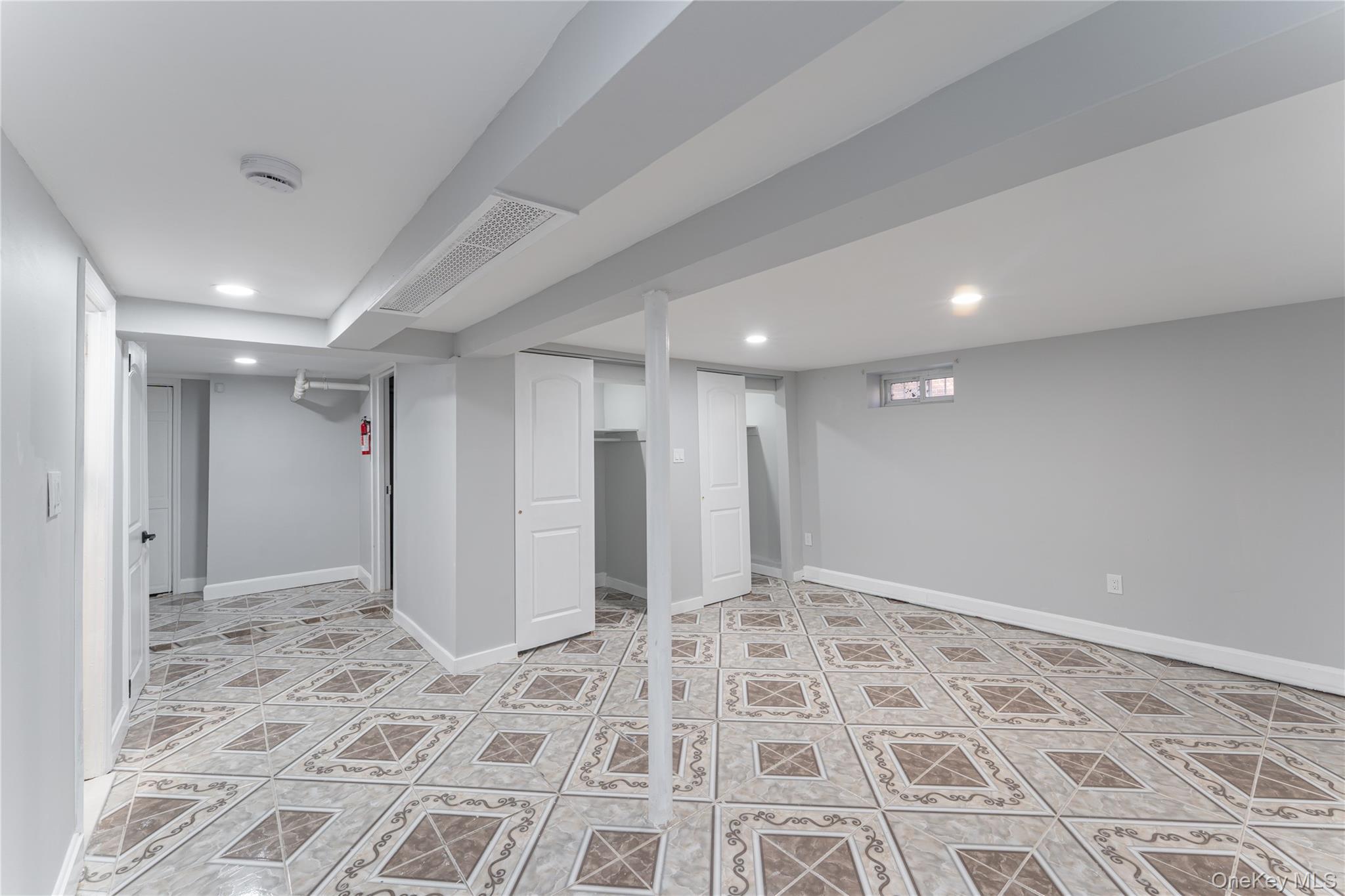 #17 photo, 17031 Grand Central Parkway, Jamaica Hills , NY 11432