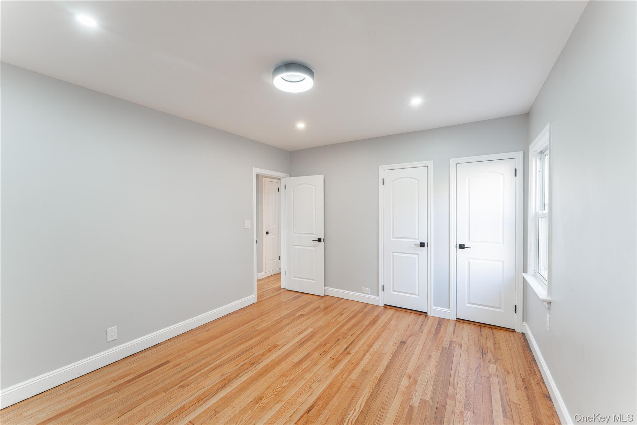 #3 photo, 17031 Grand Central Parkway, Jamaica Hills , NY 11432