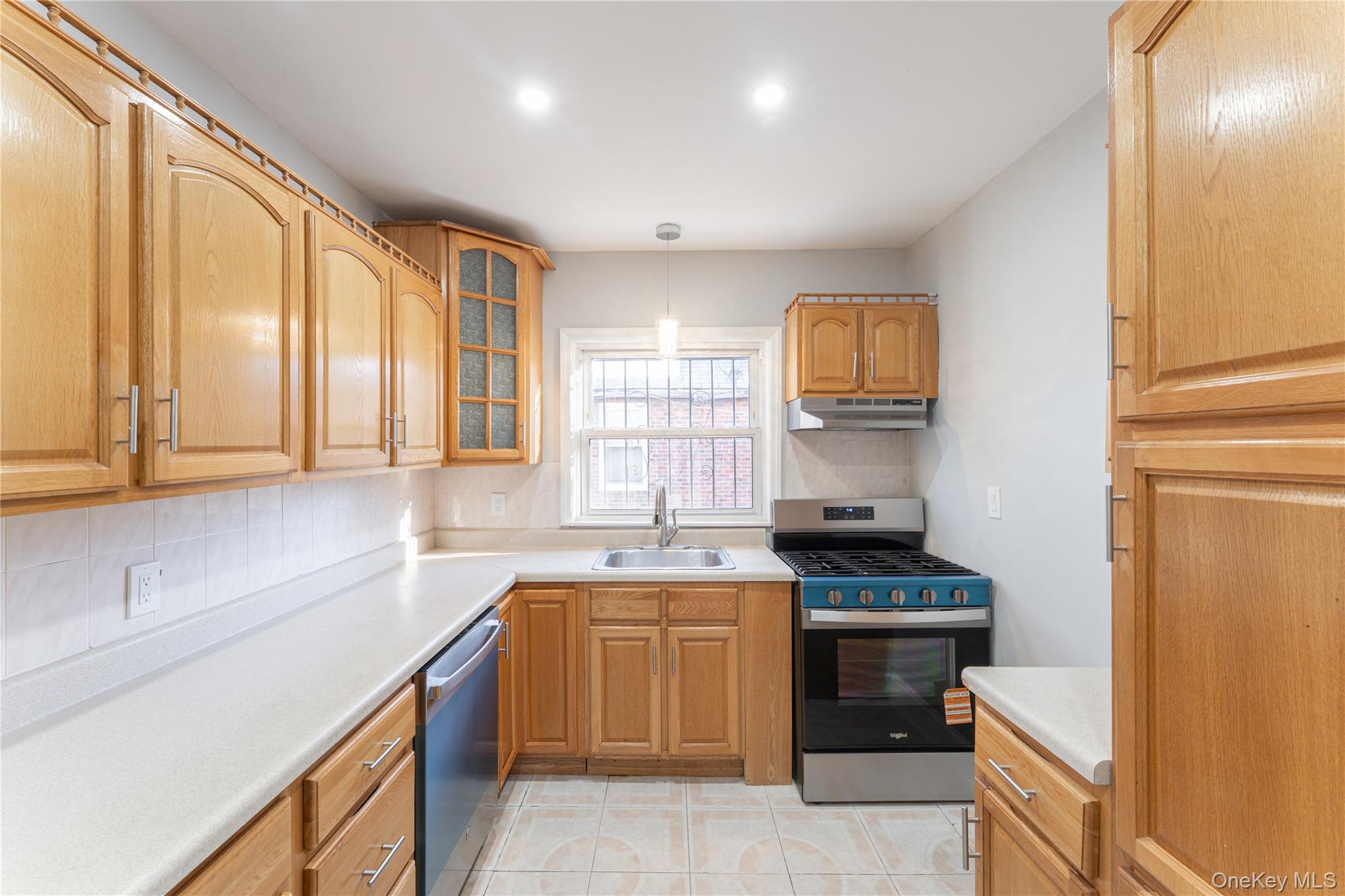 #7 photo, 17031 Grand Central Parkway, Jamaica Hills , NY 11432