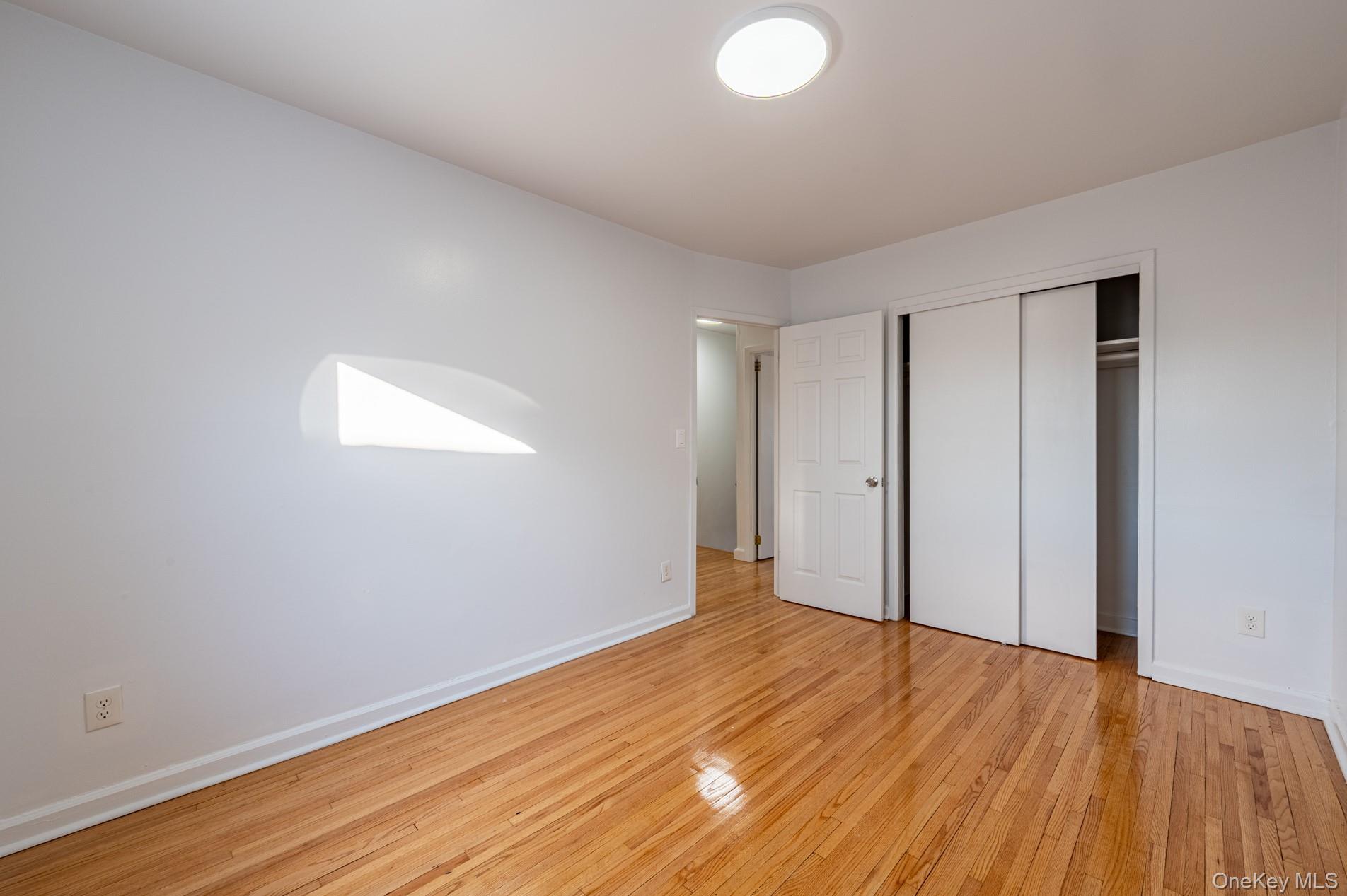 #12 photo, 1913 Barnes Avenue, 브롱크스 Bronx , NY 10462