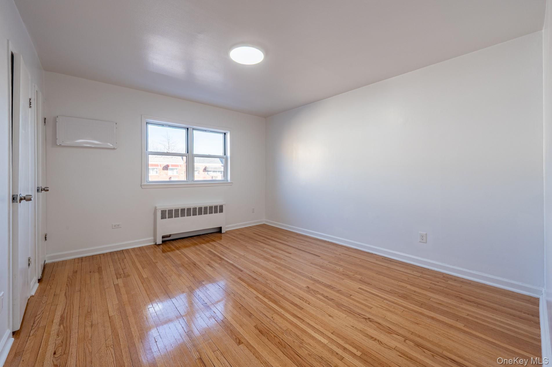 #13 photo, 1913 Barnes Avenue, 브롱크스 Bronx , NY 10462