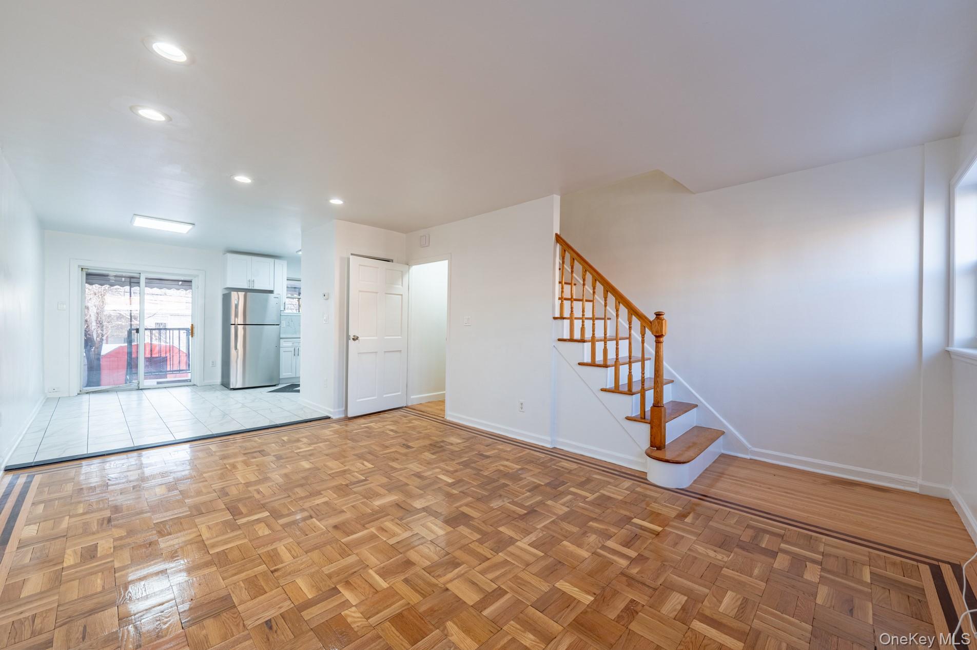 #5 photo, 1913 Barnes Avenue, 브롱크스 Bronx , NY 10462