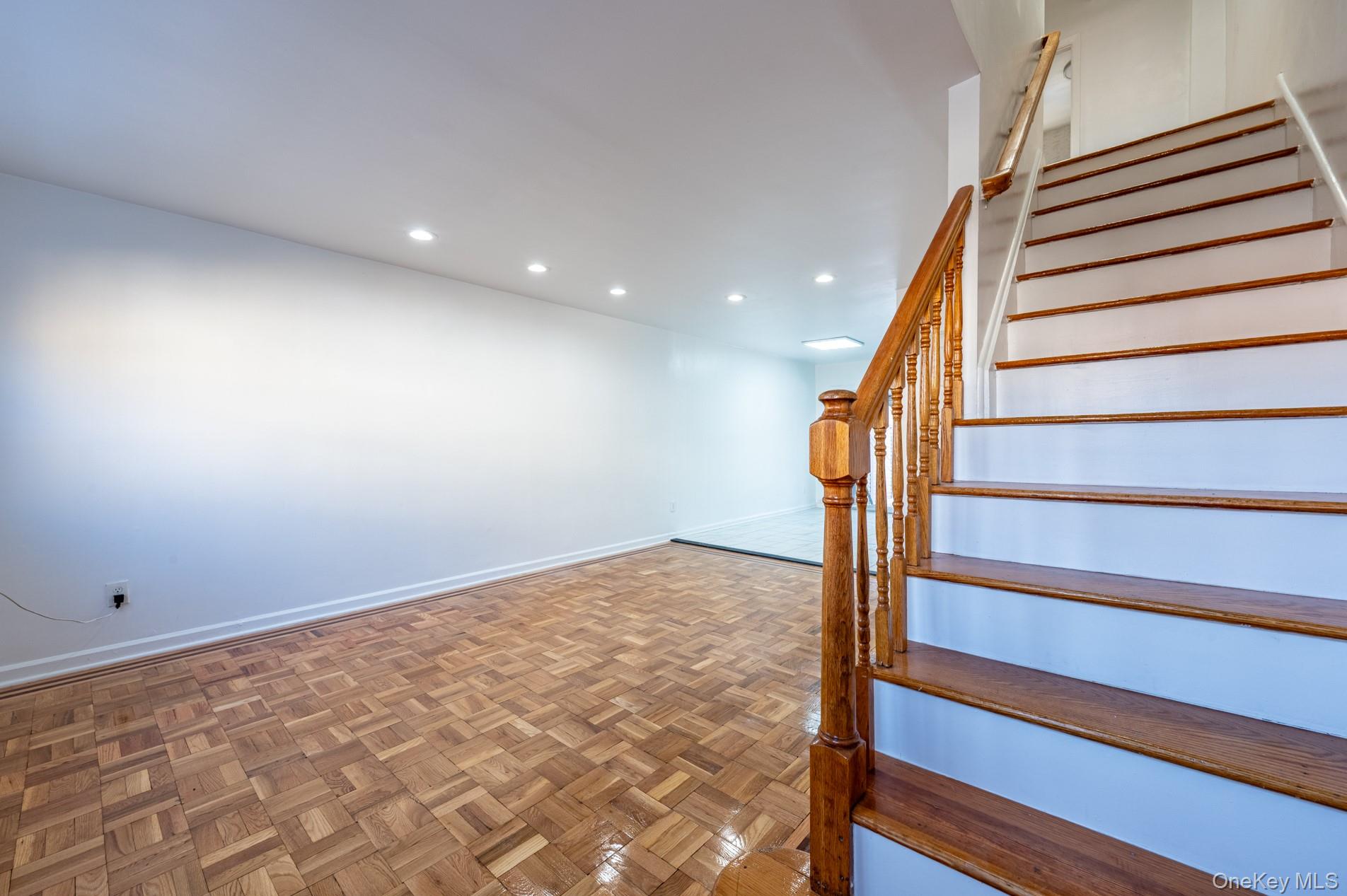 #7 photo, 1913 Barnes Avenue, 브롱크스 Bronx , NY 10462