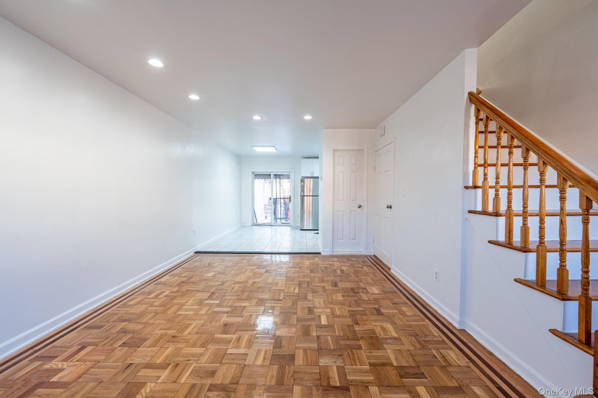 #8 photo, 1913 Barnes Avenue, 브롱크스 Bronx , NY 10462