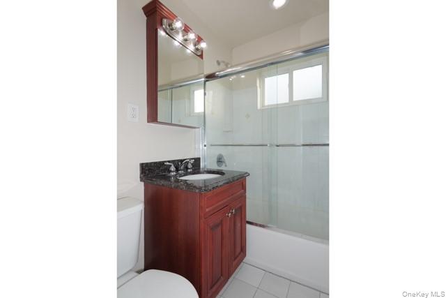 #8 photo, 556 New Highway, सफ़ोक काउंटी Hauppauge , NY 11788