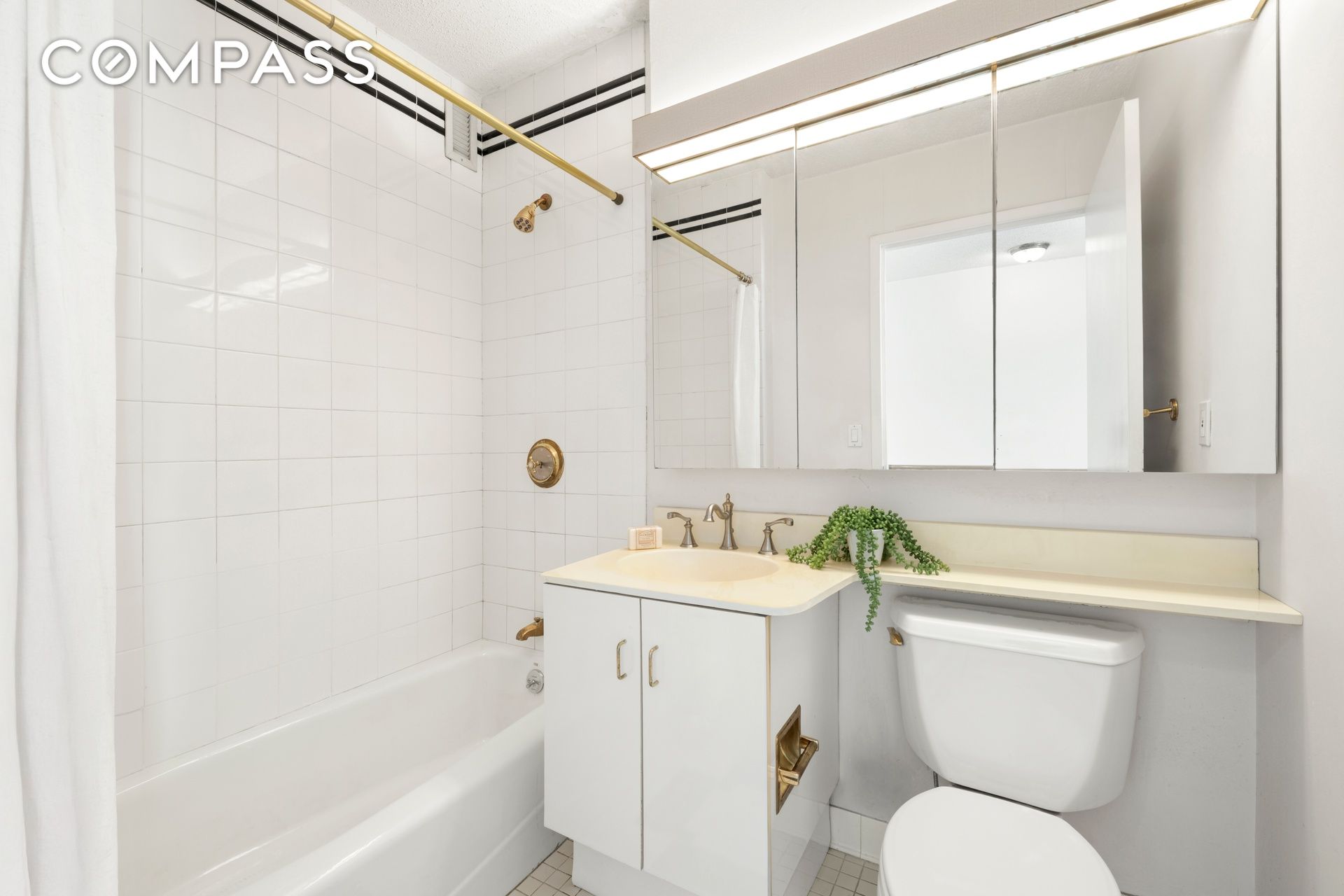 #13 photo, 22 W 15th Street, מנהטן Flatiron , NY 10011