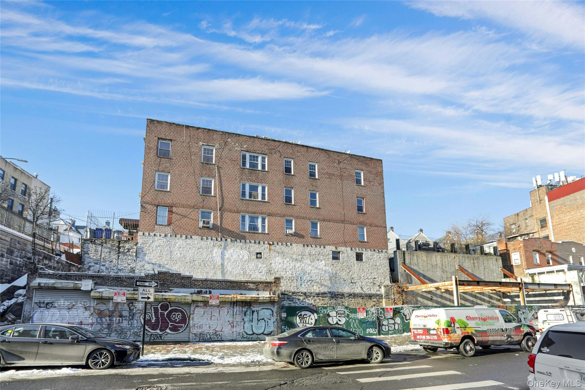 #12 photo, 365 E 197th, Bronx , NY 10458