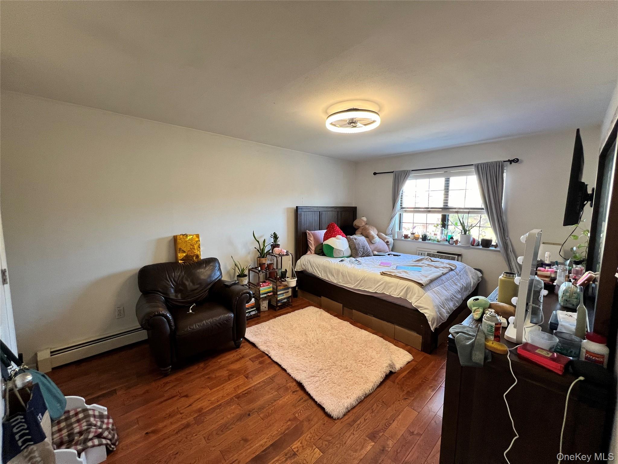 #10 photo, 411 121st Street, كوينز College Point , NY 11356