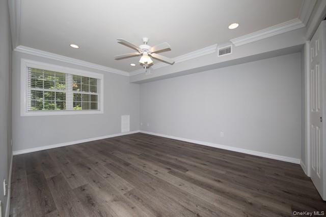 #6 photo, 215 Tudor Lane, מחוז סאפוק Middle Island , NY 11953