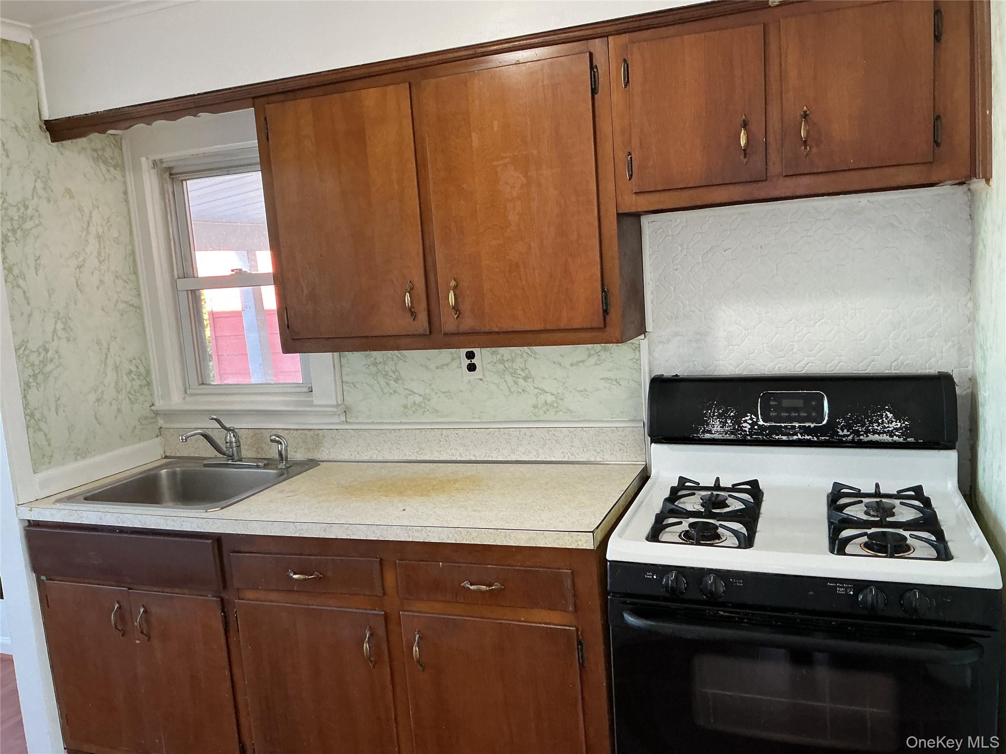 #12 photo, 334 Doris Avenue, Franklin Square , NY 11010