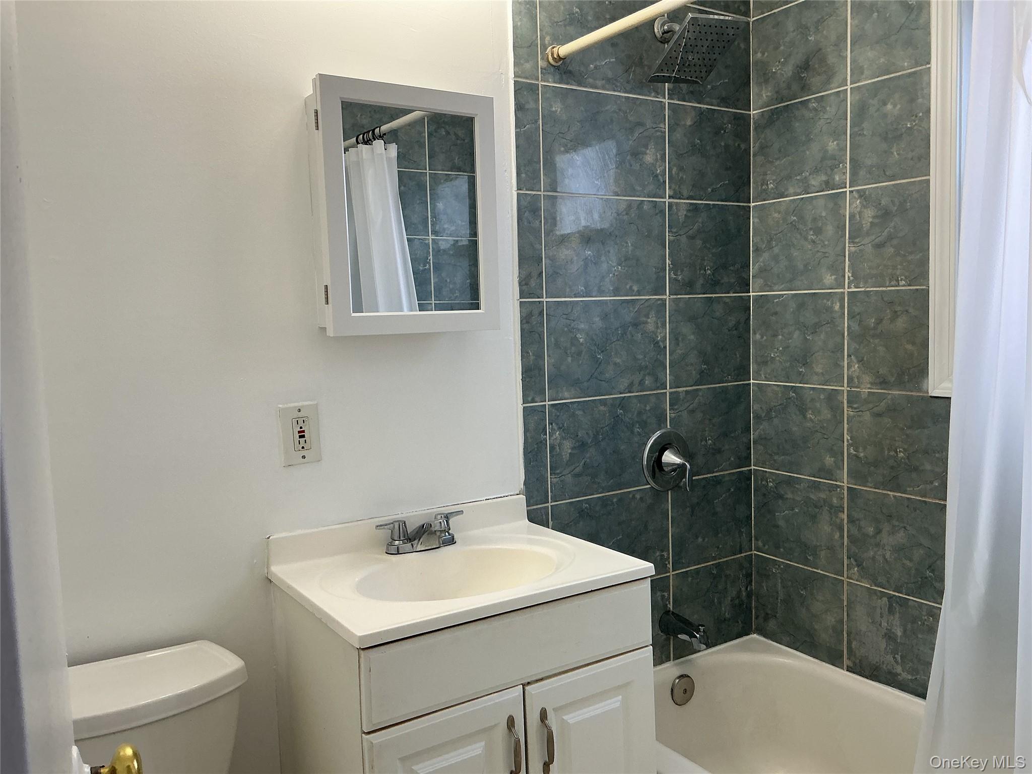 #9 photo, 334 Doris Avenue, Franklin Square , NY 11010