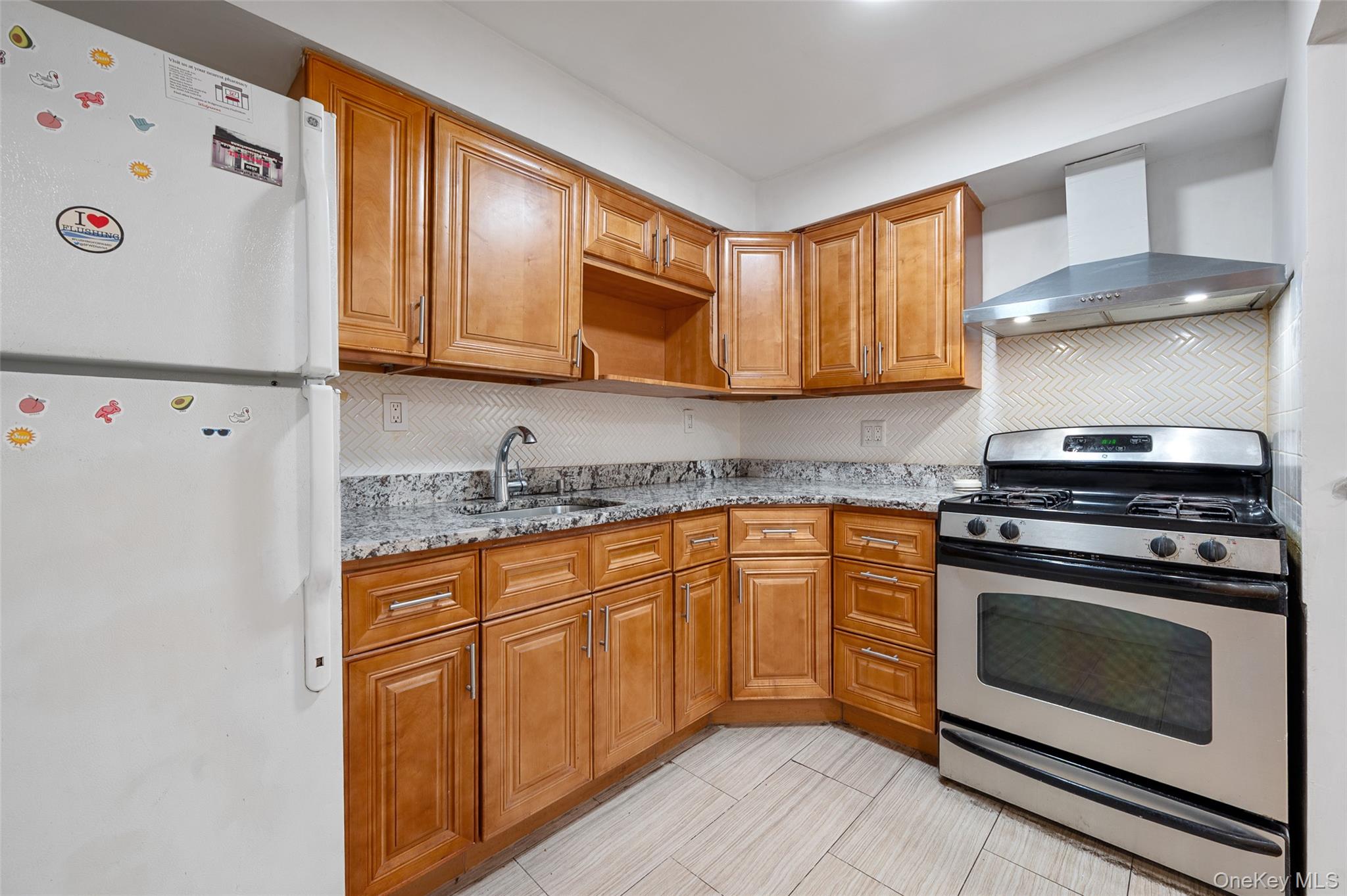 #6 photo, 108-10 35th Avenue, 皇后區 可樂娜 Corona , NY 11368