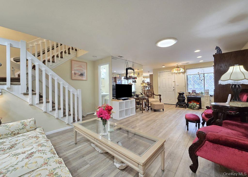 #2 photo, 331 Clubhouse Court, Coram , NY 11727