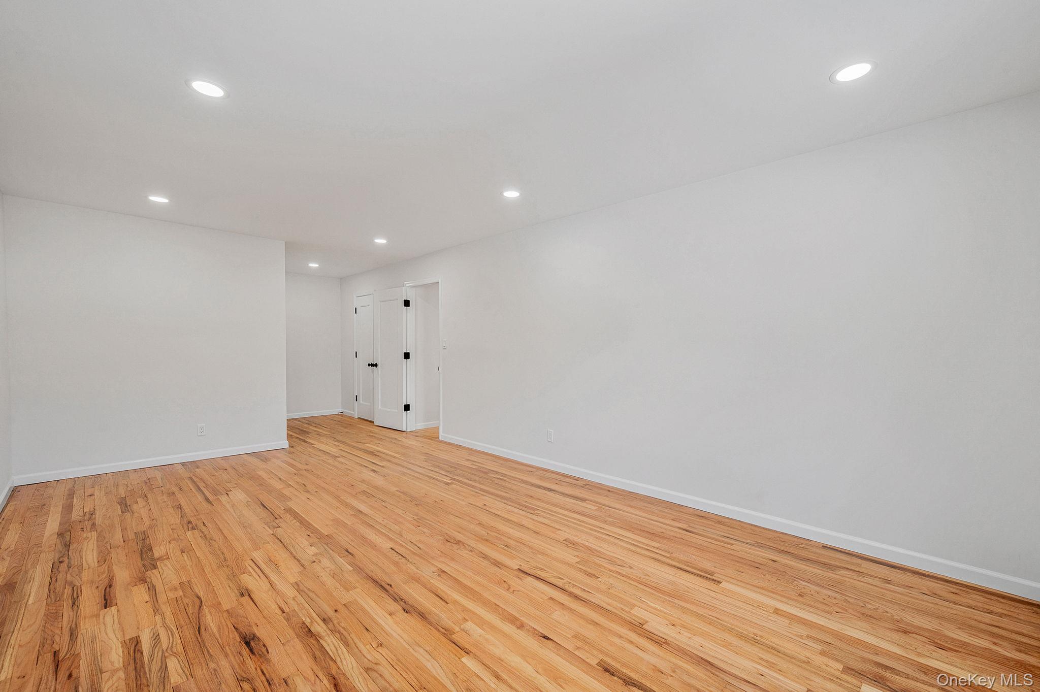 #19 photo, 15 Terry Court, North Babylon , NY 11703