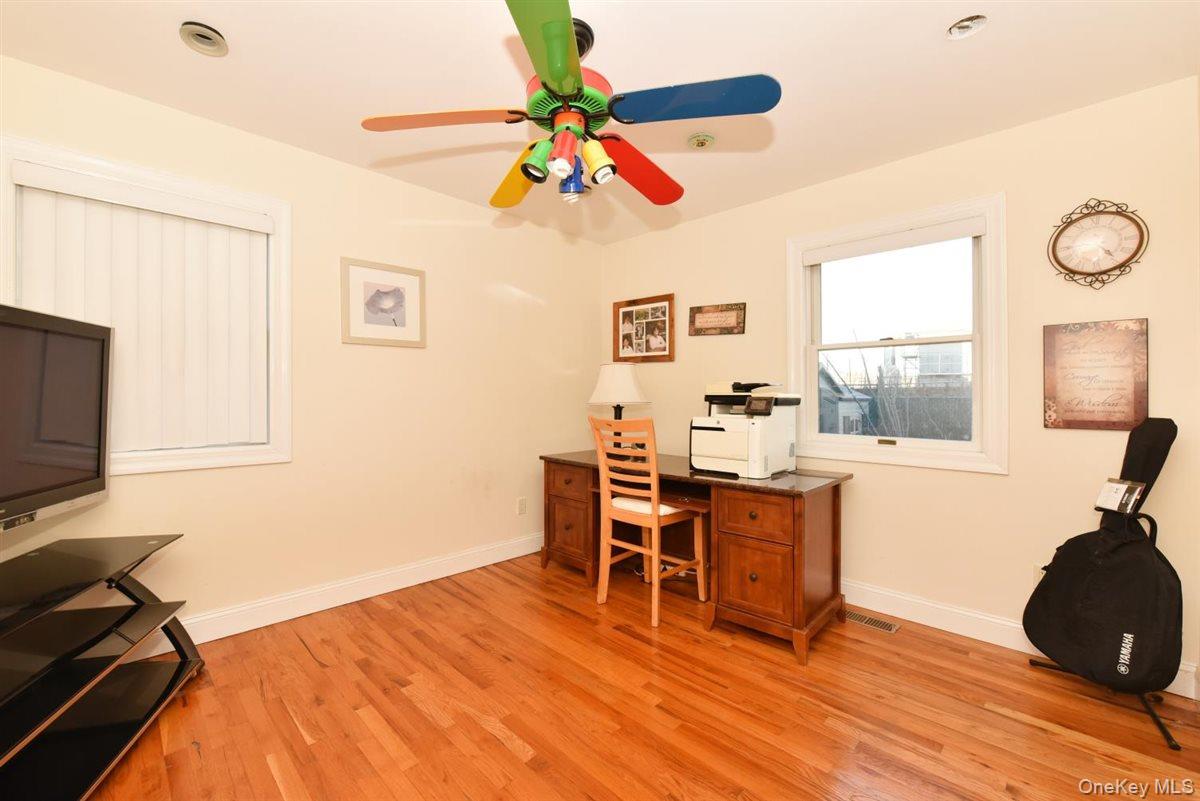 #14 photo, 300 Pennsylvania Avenue, 롱 아일랜드 Mineola , NY 11501