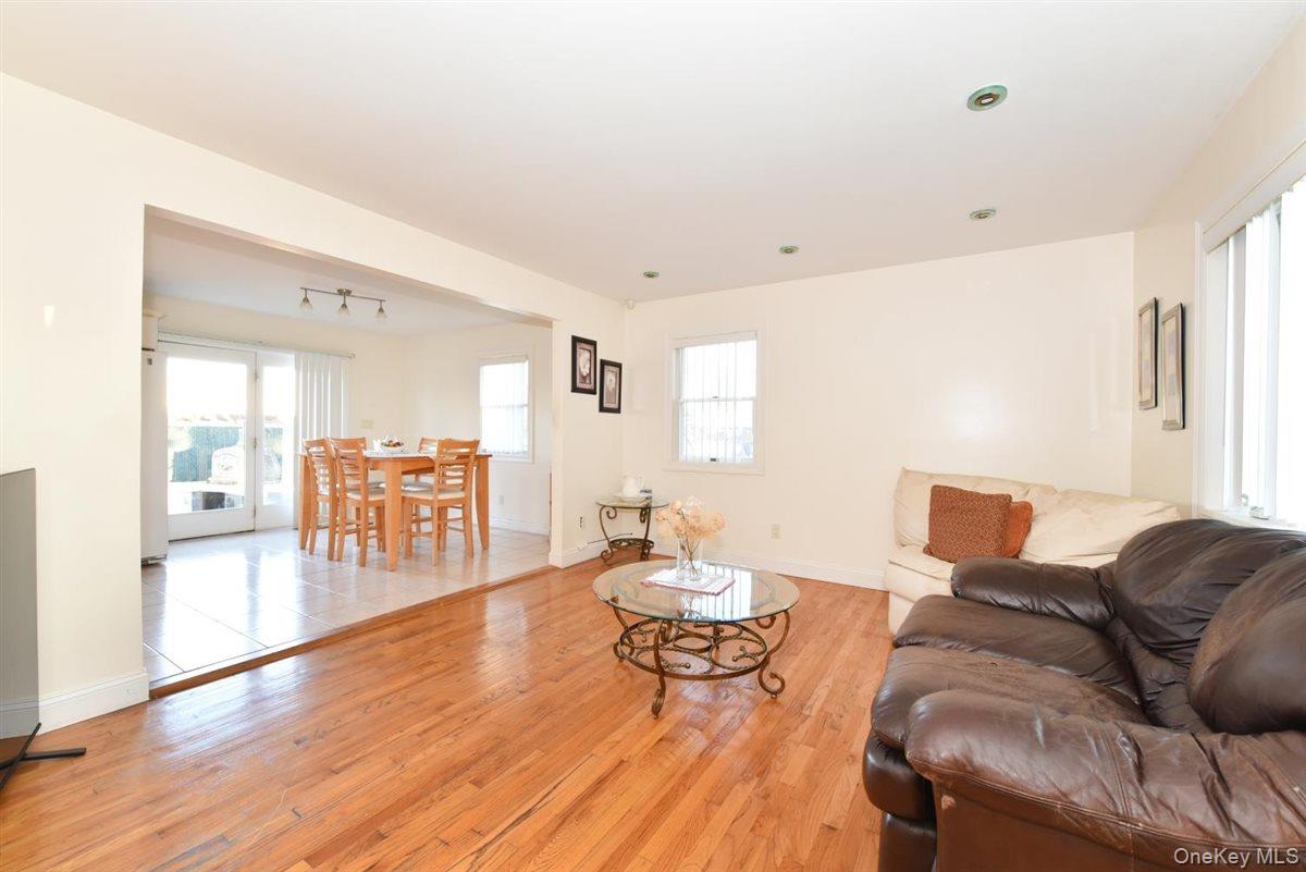 #6 photo, 300 Pennsylvania Avenue, 롱 아일랜드 Mineola , NY 11501