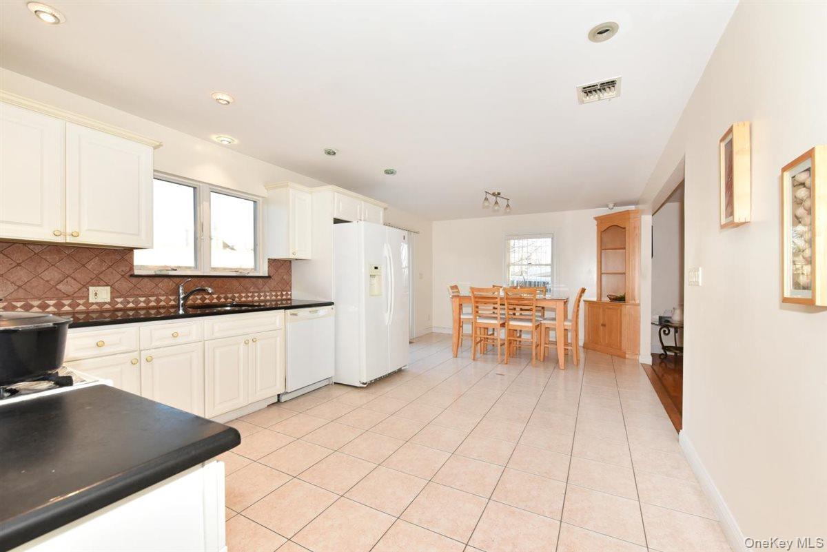 #9 photo, 300 Pennsylvania Avenue, 롱 아일랜드 Mineola , NY 11501