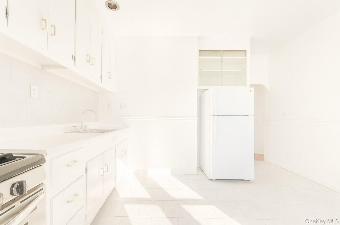 #3 photo, 194 Summit Avenue, Mount Vernon , NY 10550