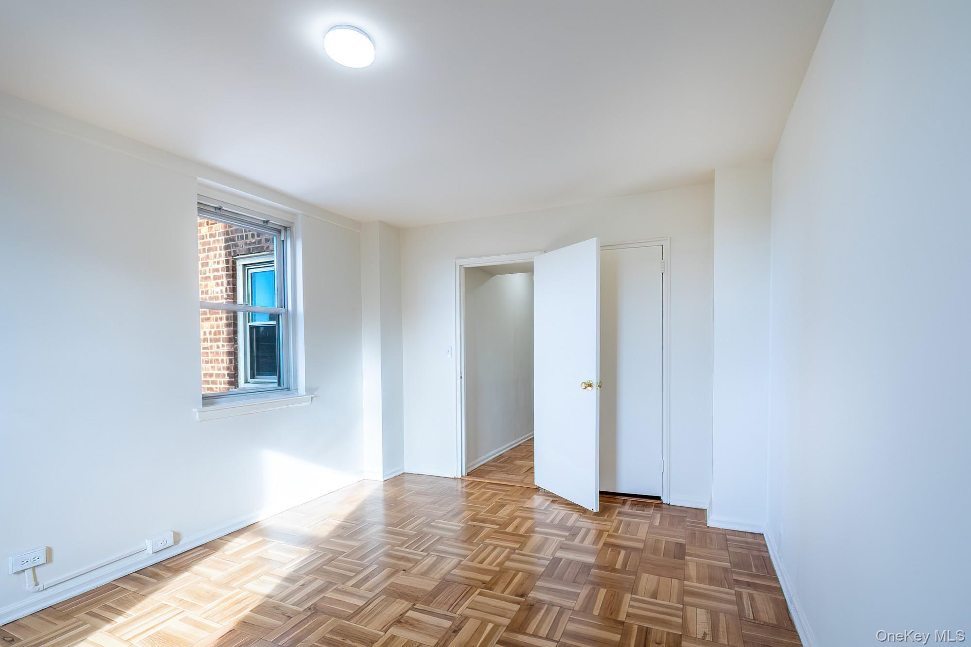 #14 photo, 25 Knolls Crescent, Bronx , NY 10463