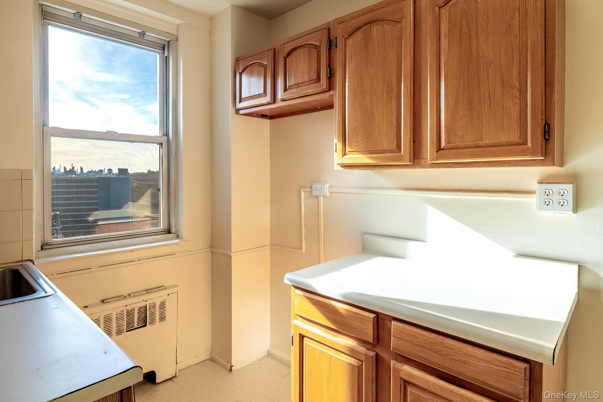 #6 photo, 25 Knolls Crescent, Bronx , NY 10463