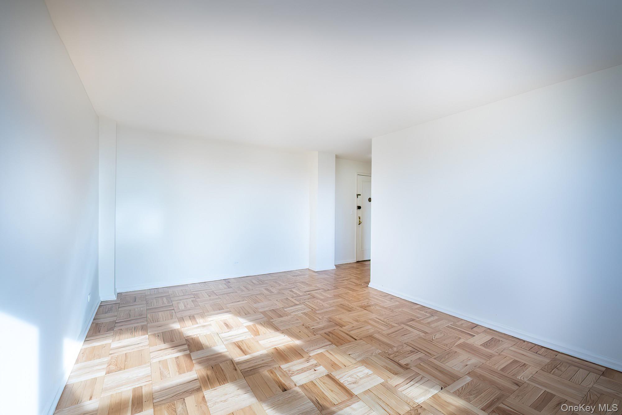 #9 photo, 25 Knolls Crescent, Bronx , NY 10463