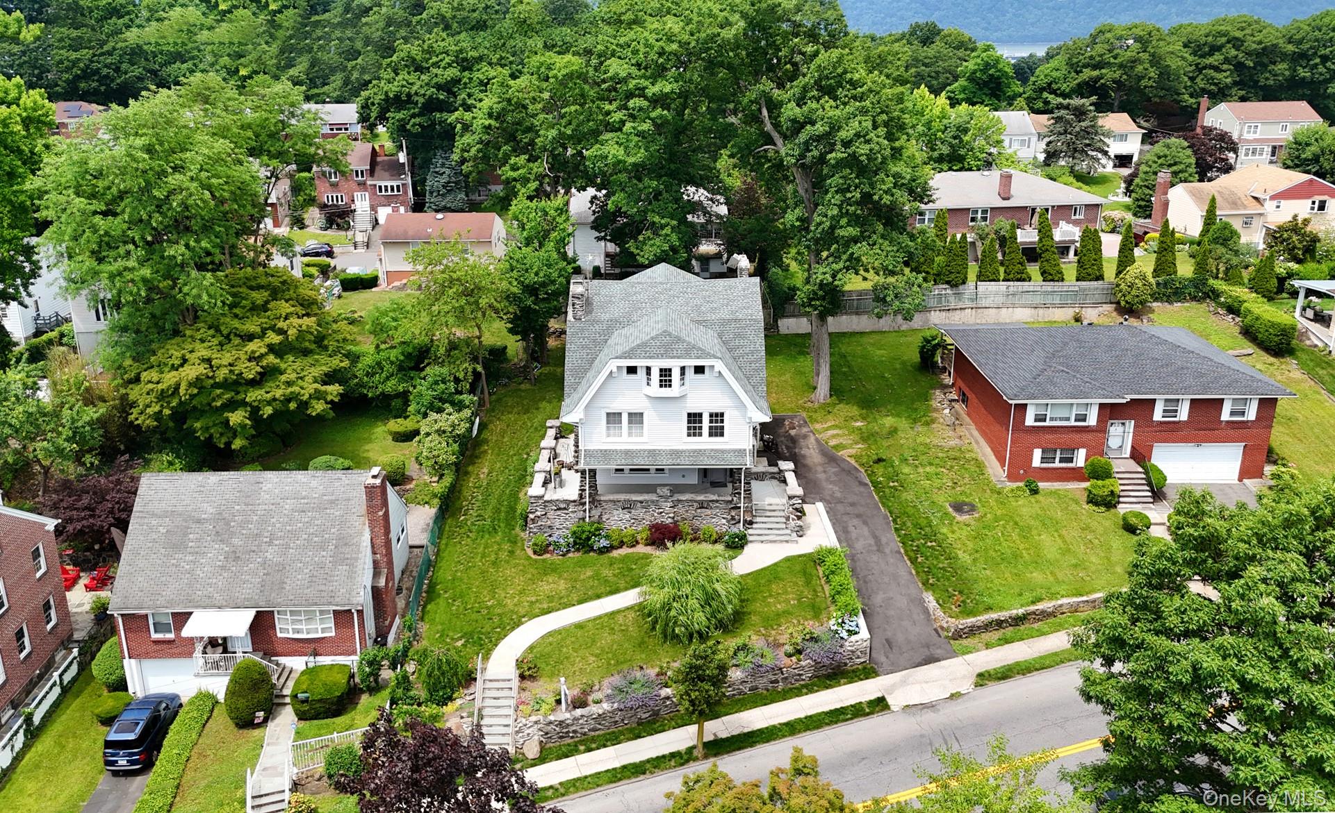 #1 photo, 209 Van Cortlandt Park Avenue, 뉴욕주 Yonkers , NY 10705