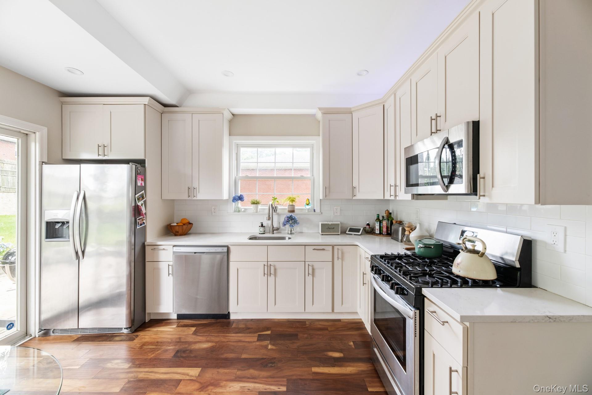 #13 photo, 209 Van Cortlandt Park Avenue, 뉴욕주 Yonkers , NY 10705