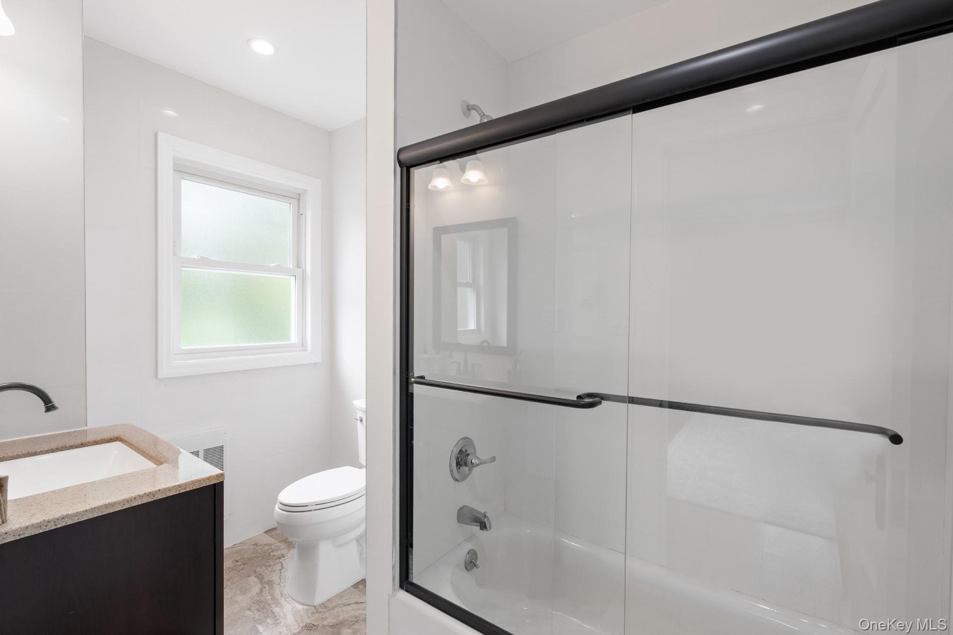 #17 photo, 209 Van Cortlandt Park Avenue, 뉴욕주 Yonkers , NY 10705