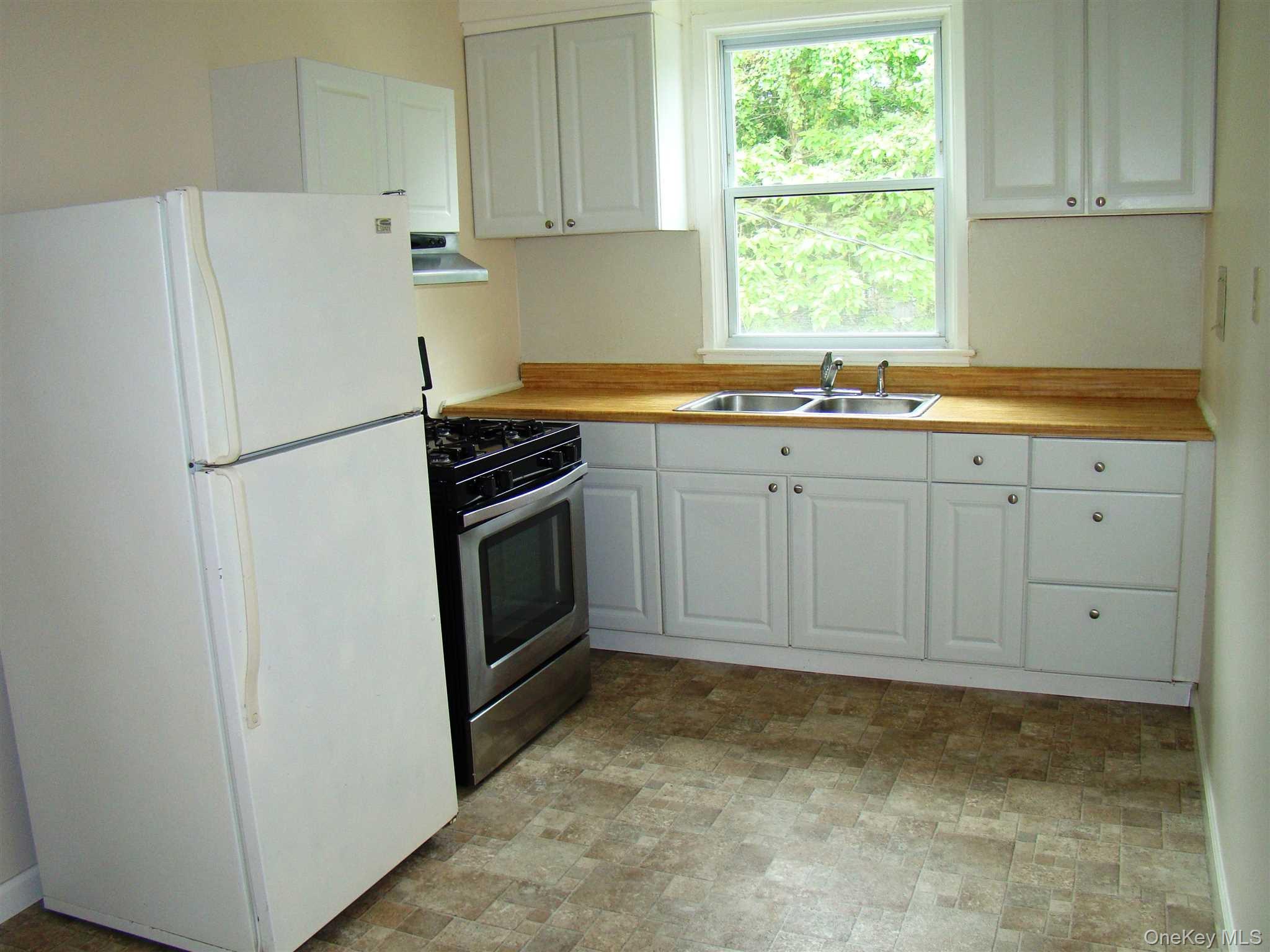 #2 photo, 28 Vernon Terrace, Poughkeepsie , NY 12601