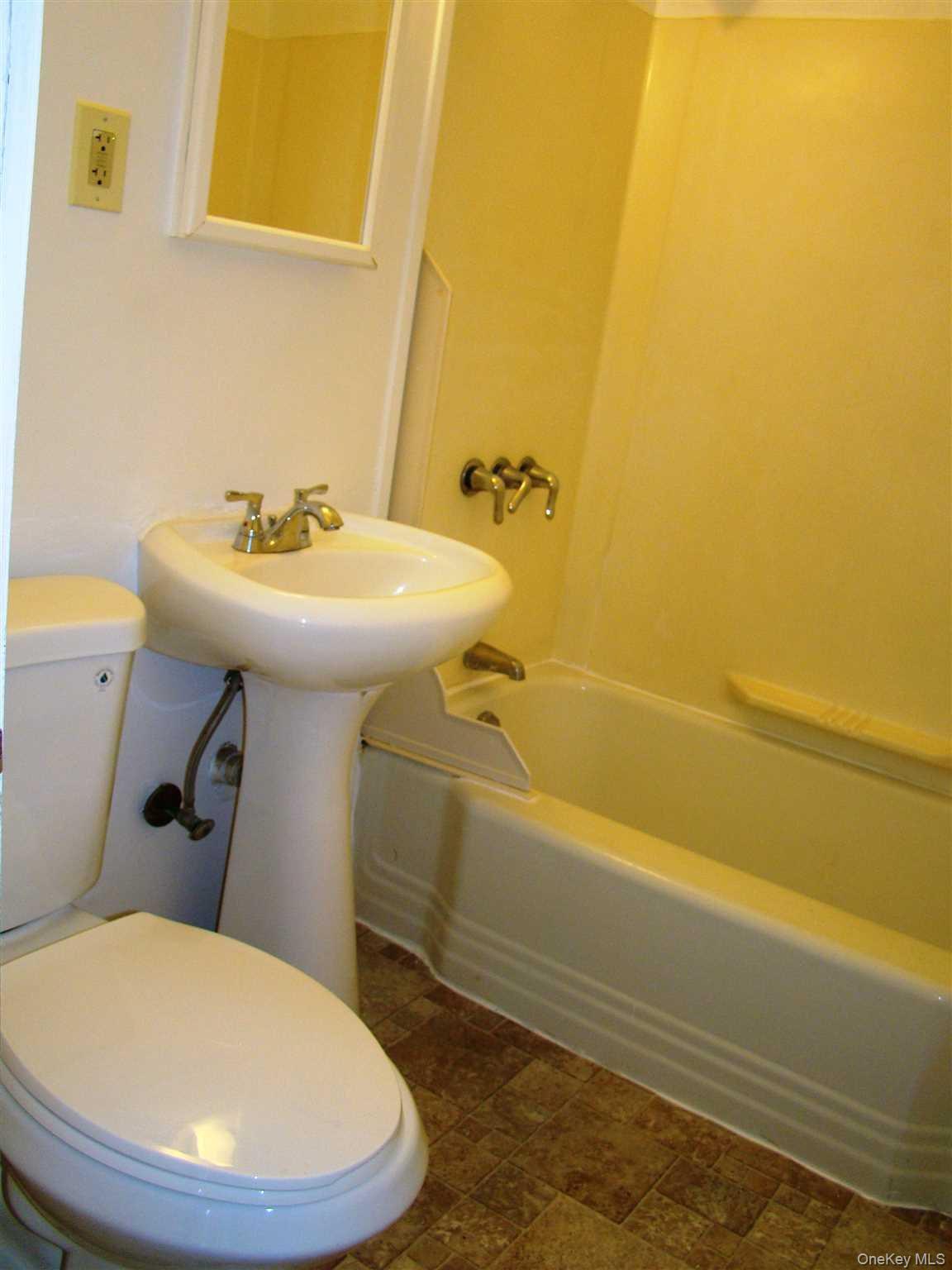 #4 photo, 28 Vernon Terrace, Poughkeepsie , NY 12601