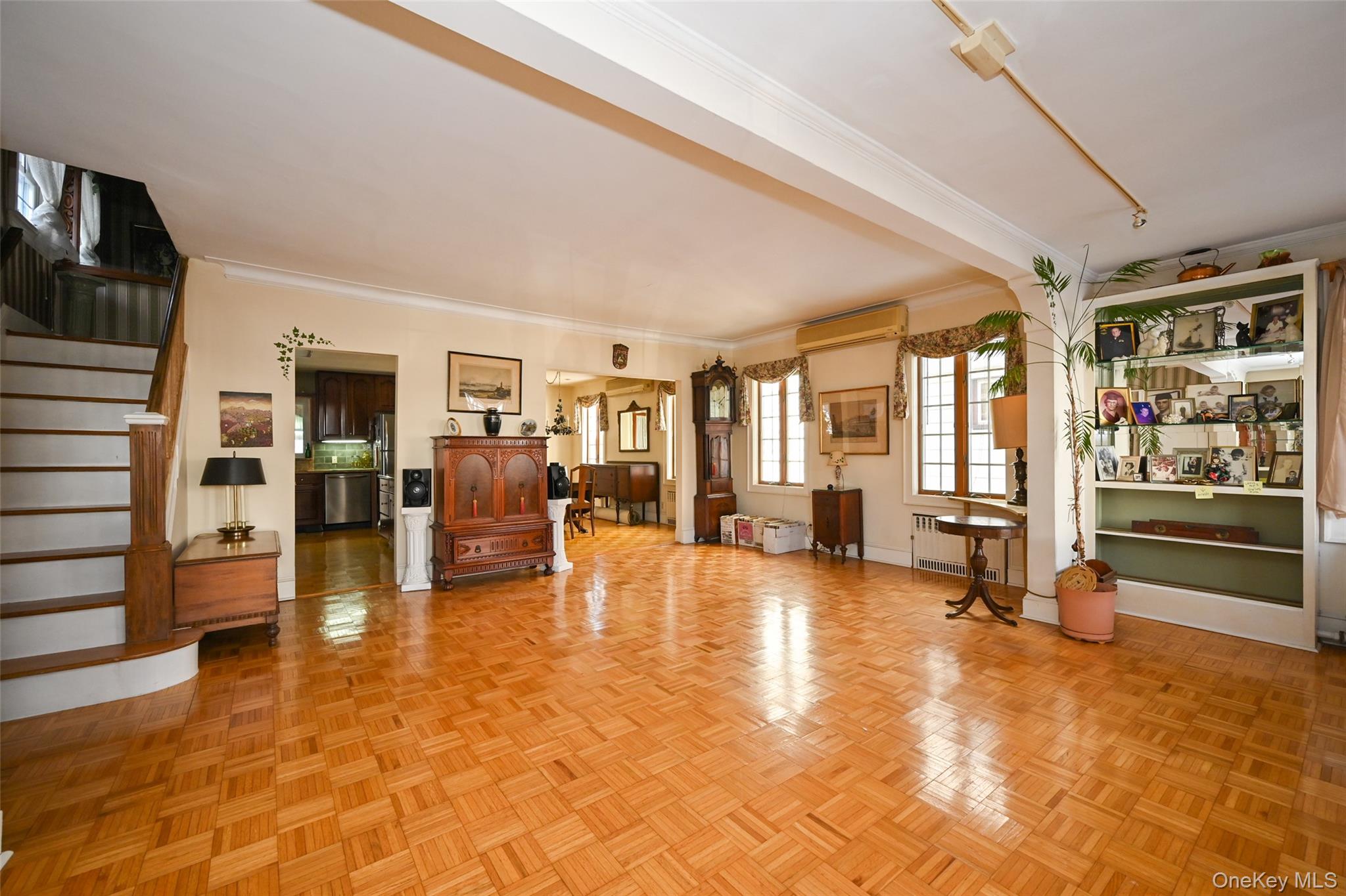 #10 photo, 7136 Loubet Street, फॉरेस्ट हिल्स Forest Hills , NY 11375