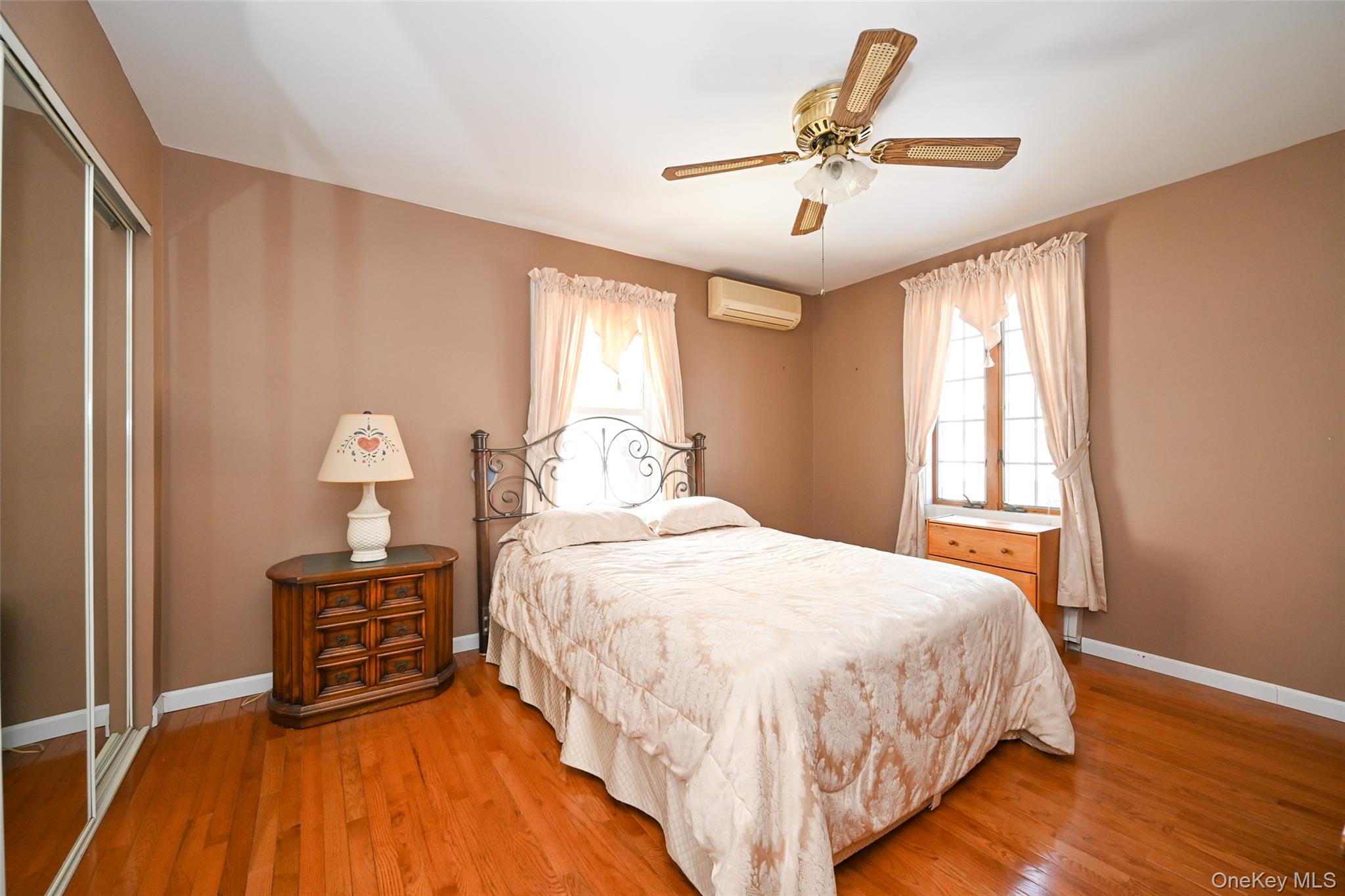 #13 photo, 7136 Loubet Street, फॉरेस्ट हिल्स Forest Hills , NY 11375