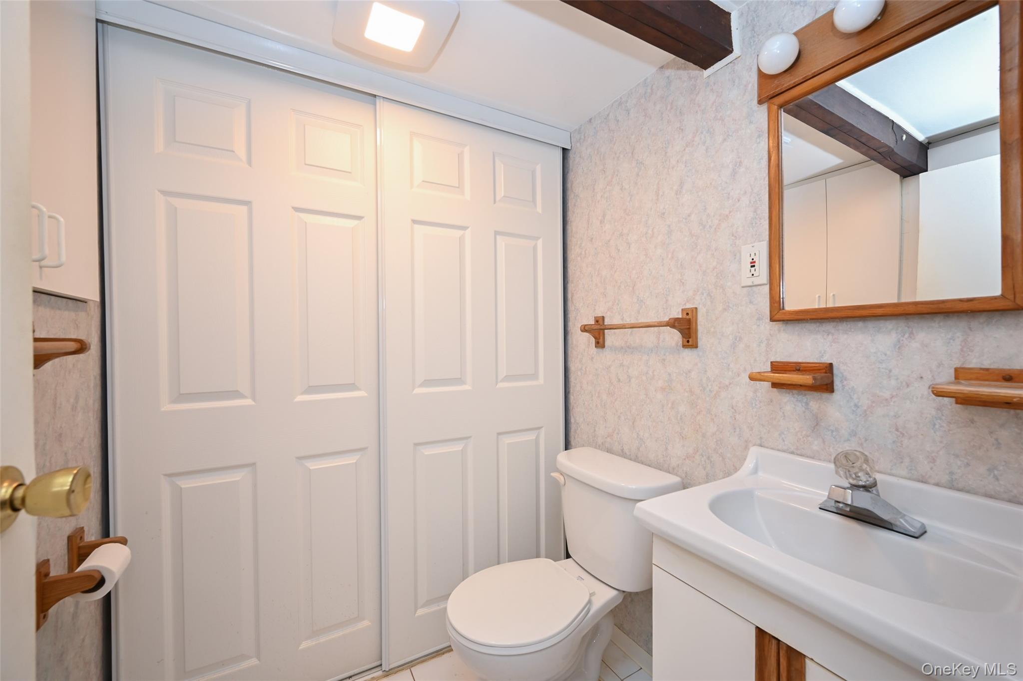 #17 photo, 7136 Loubet Street, फॉरेस्ट हिल्स Forest Hills , NY 11375