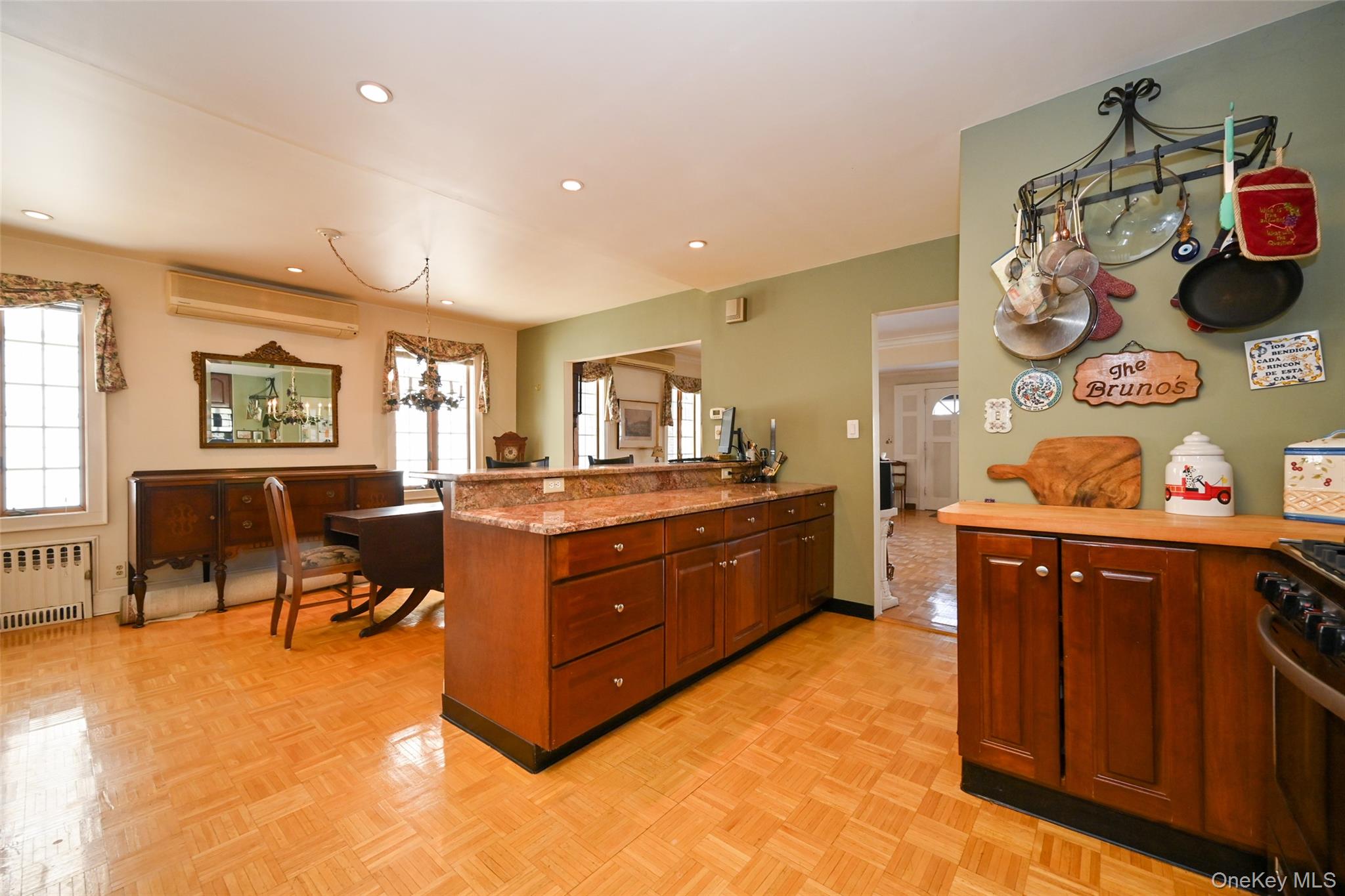 #5 photo, 7136 Loubet Street, फॉरेस्ट हिल्स Forest Hills , NY 11375