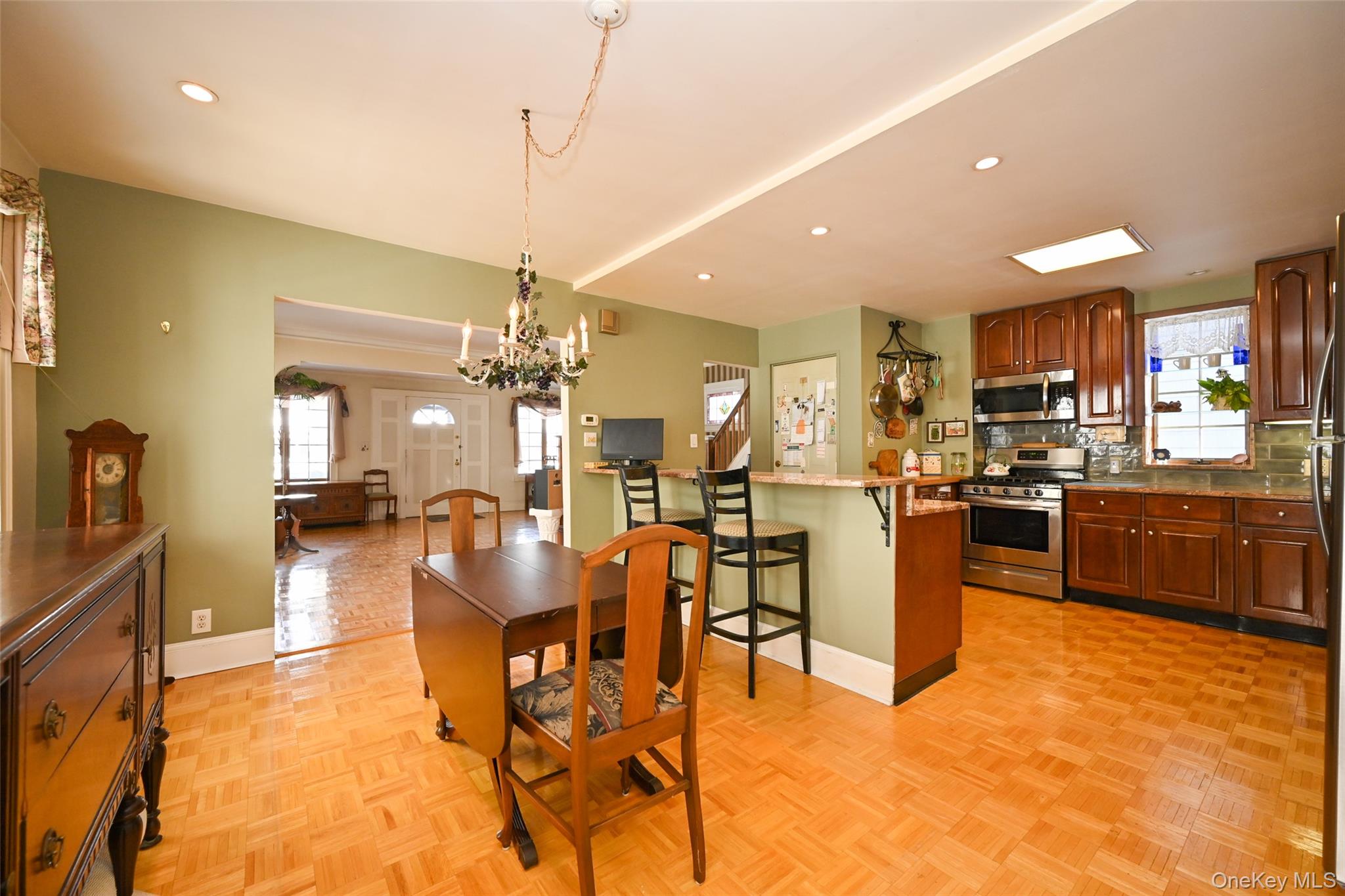 #6 photo, 7136 Loubet Street, फॉरेस्ट हिल्स Forest Hills , NY 11375