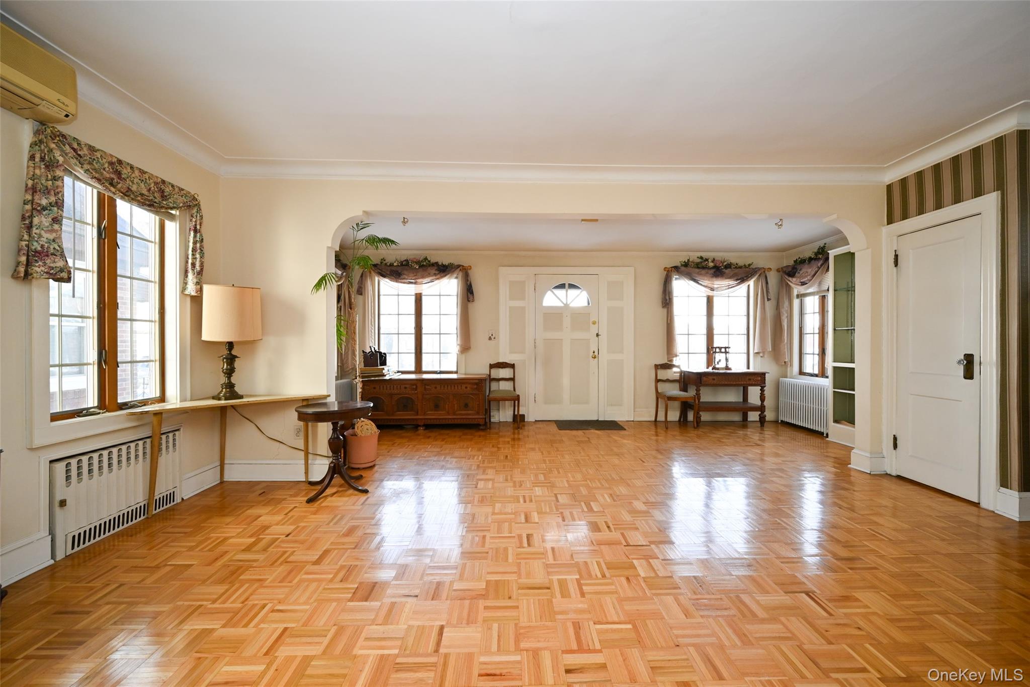 #8 photo, 7136 Loubet Street, फॉरेस्ट हिल्स Forest Hills , NY 11375