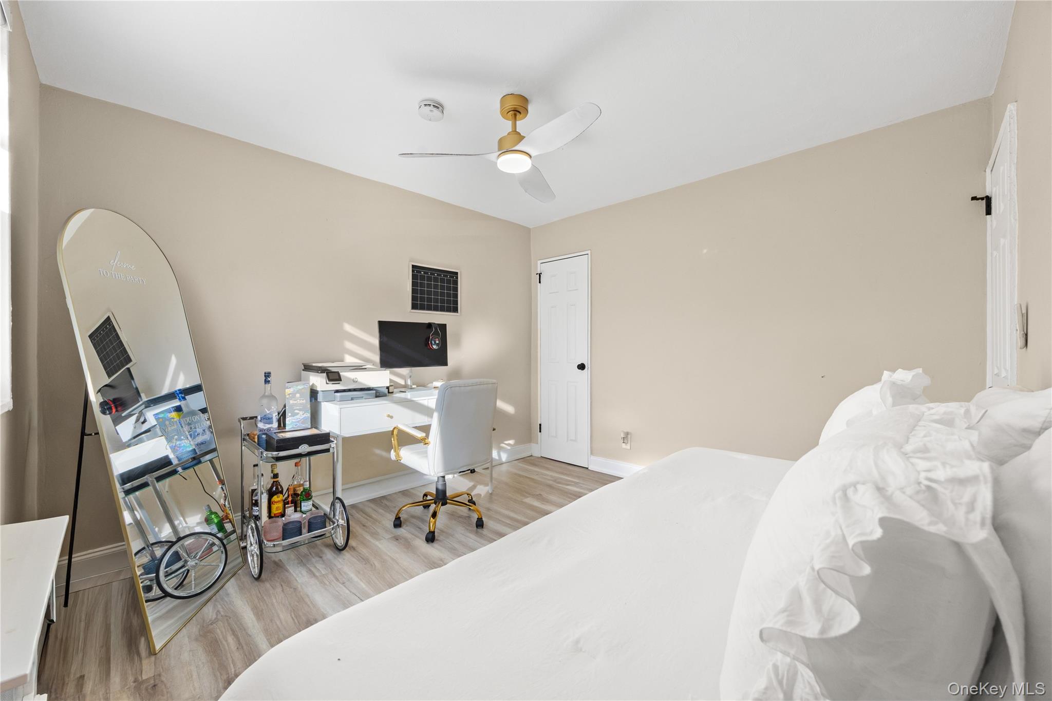 #12 photo, 160-08 16th Avenue, कुईंस Whitestone , NY 11357