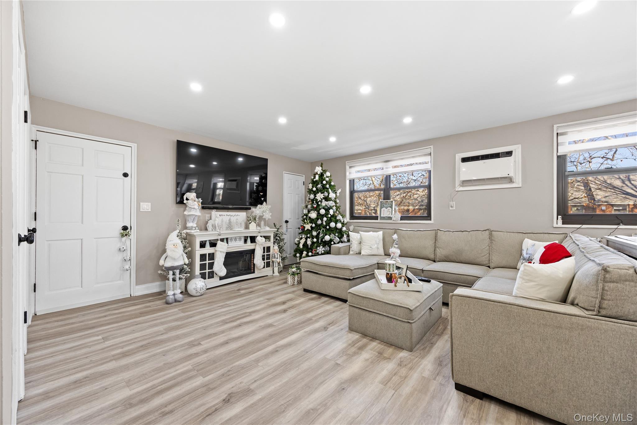 #16 photo, 160-08 16th Avenue, कुईंस Whitestone , NY 11357