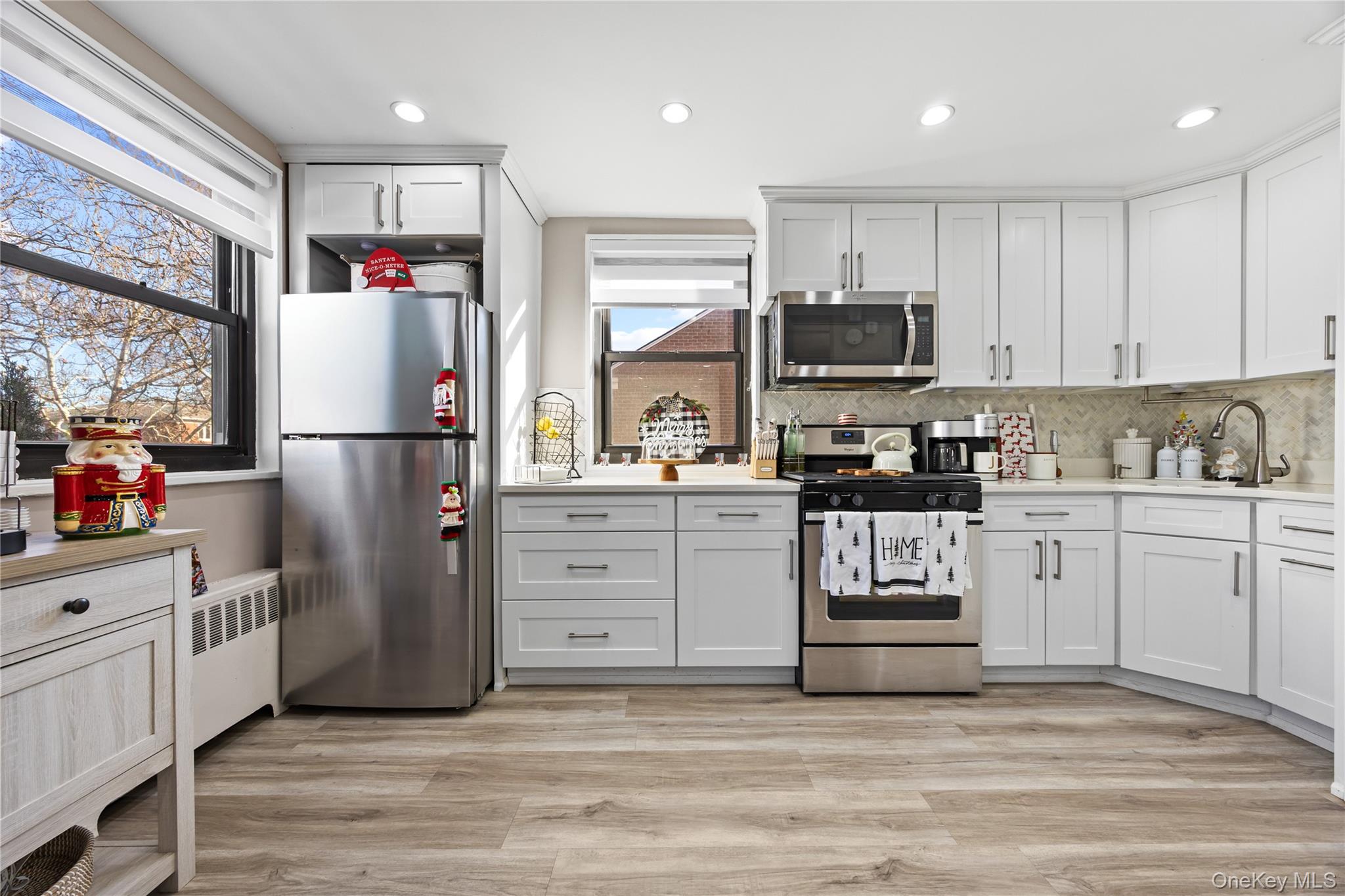 #19 photo, 160-08 16th Avenue, कुईंस Whitestone , NY 11357