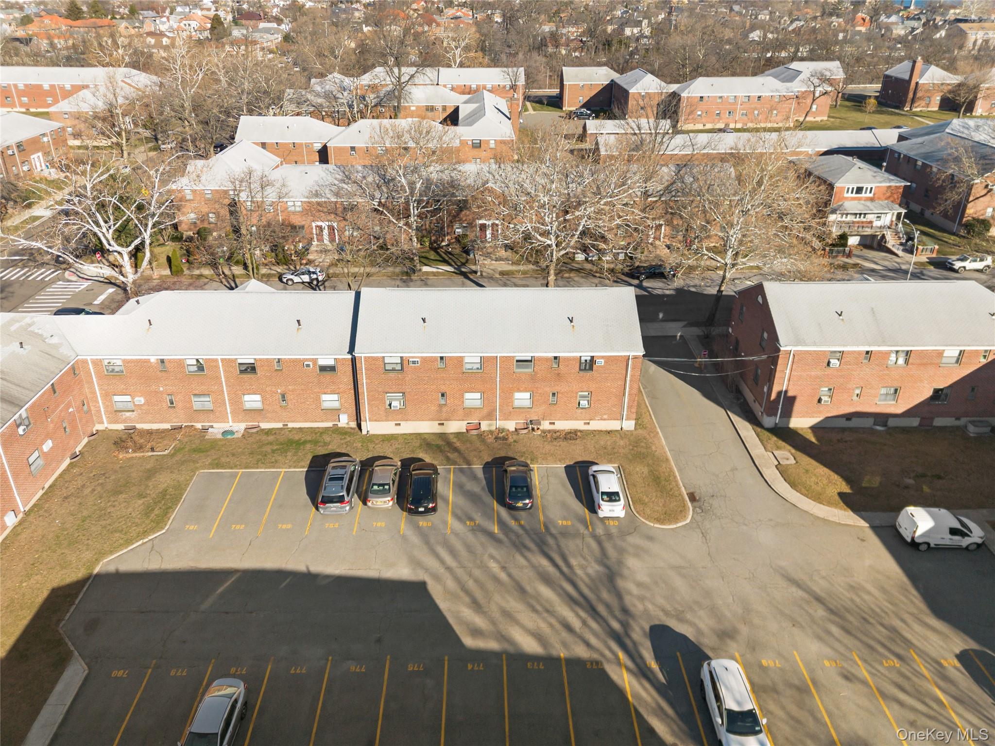 #4 photo, 160-08 16th Avenue, कुईंस Whitestone , NY 11357