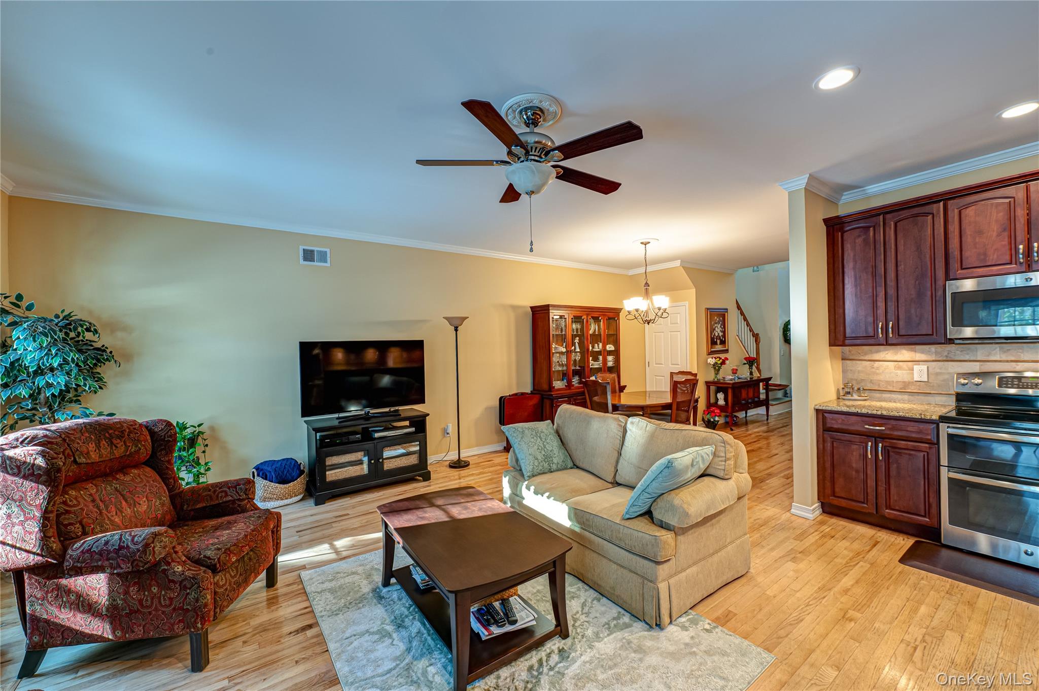 #5 photo, 4 Chelsea Drive, Smithtown , NY 11787