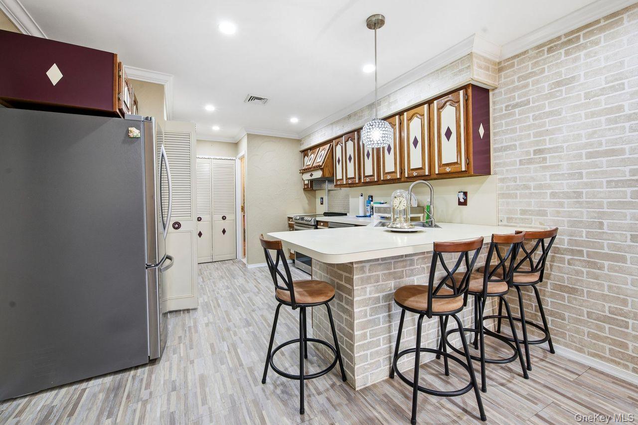 #14 photo, 384 Singingwood Drive, Holbrook , NY 11741