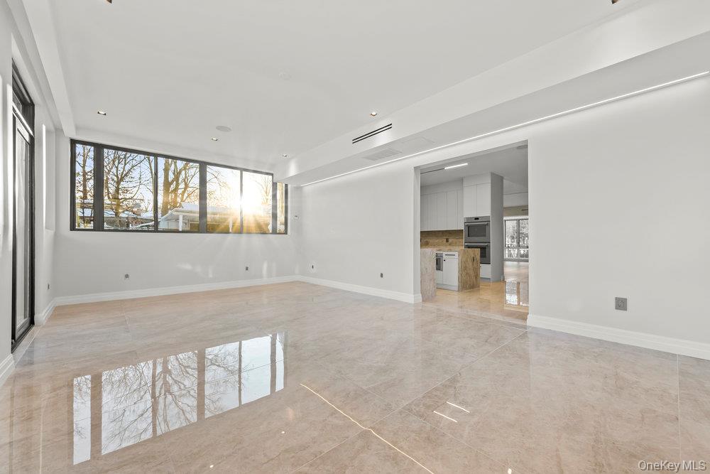 #11 photo, 176-12 Kildare Road, कुईंस Jamaica Estates , NY 11432