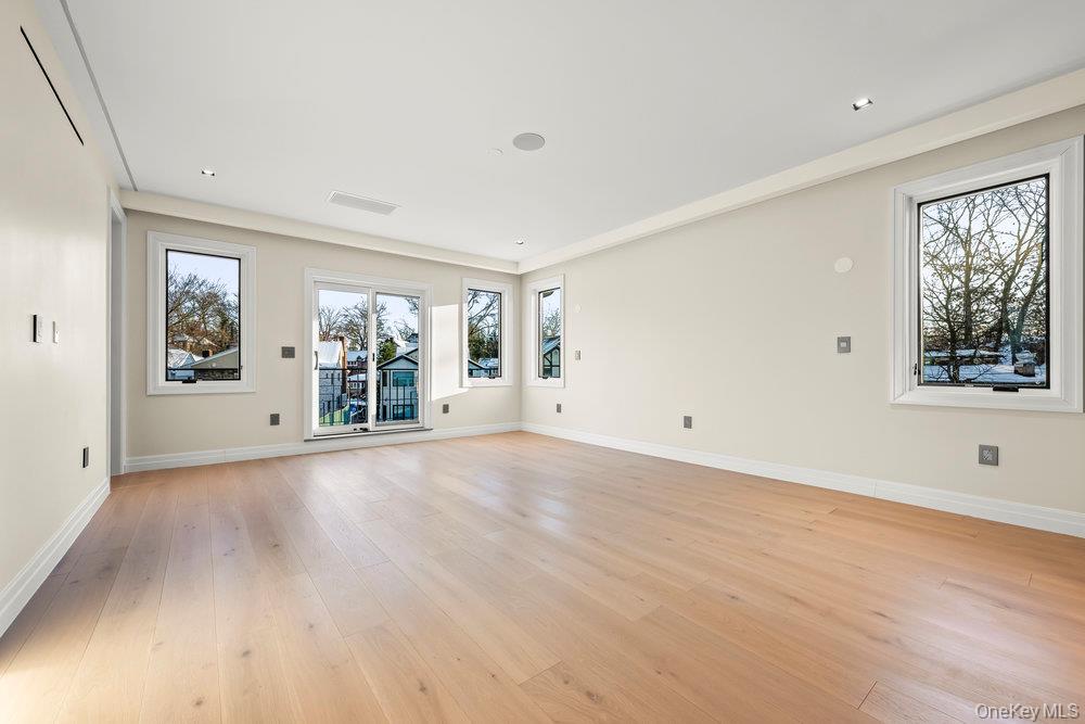 #17 photo, 176-12 Kildare Road, कुईंस Jamaica Estates , NY 11432