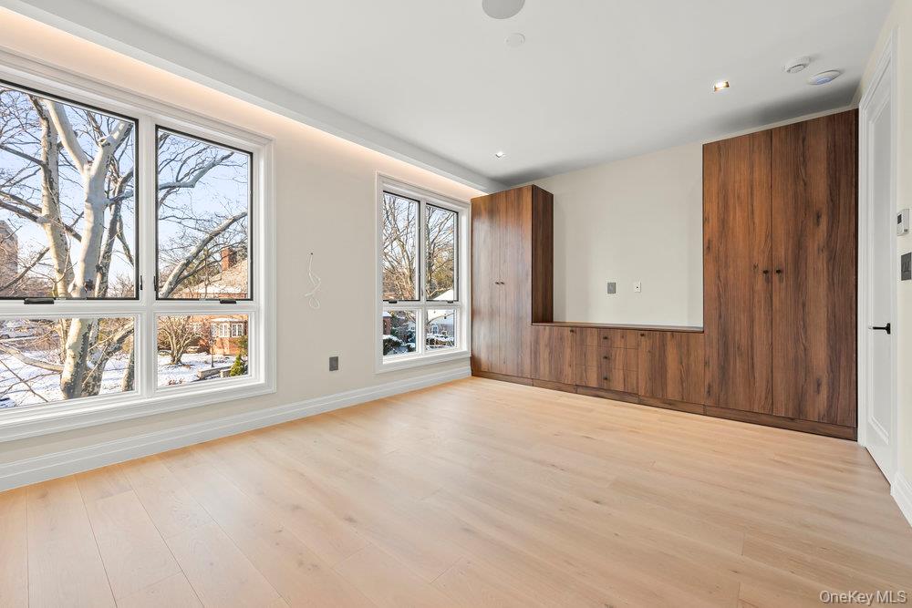 #18 photo, 176-12 Kildare Road, कुईंस Jamaica Estates , NY 11432