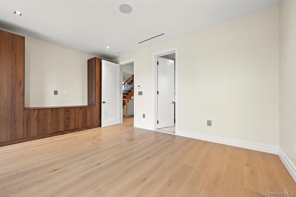 #20 photo, 176-12 Kildare Road, कुईंस Jamaica Estates , NY 11432