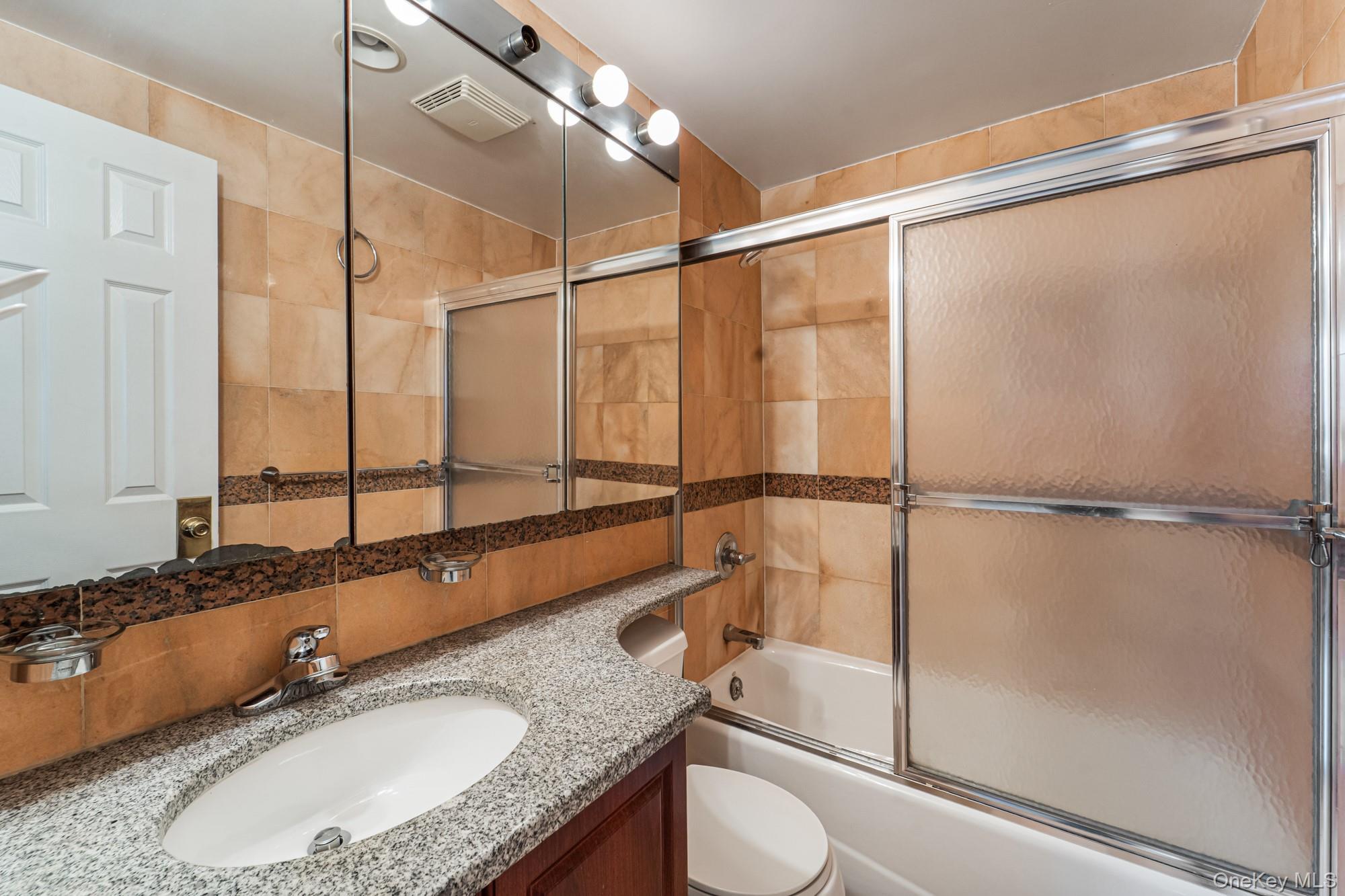 #12 photo, 4105 College Point Boulevard, 뉴욕퀸즈 Flushing , NY 11355