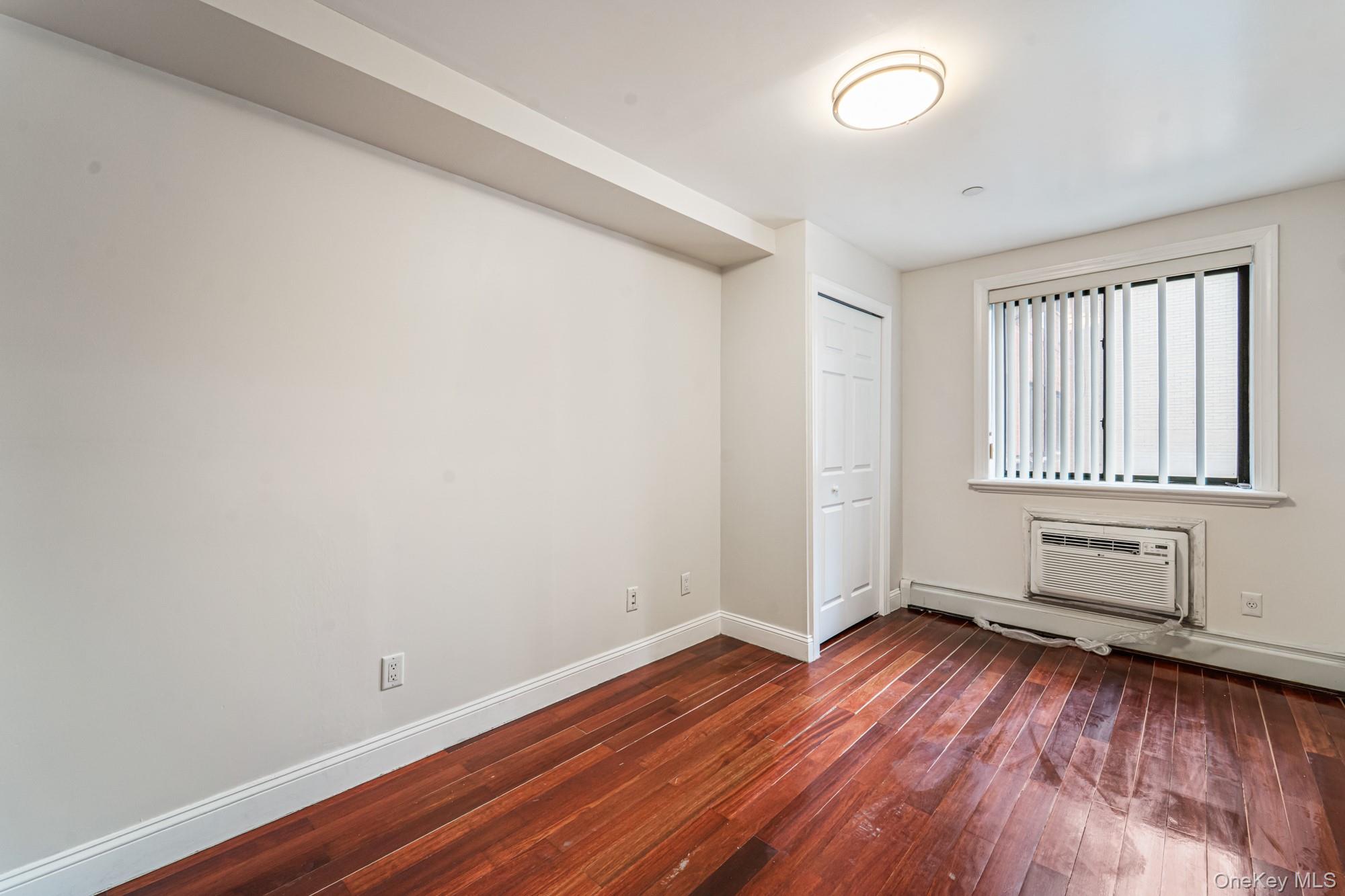 #15 photo, 4105 College Point Boulevard, 뉴욕퀸즈 Flushing , NY 11355