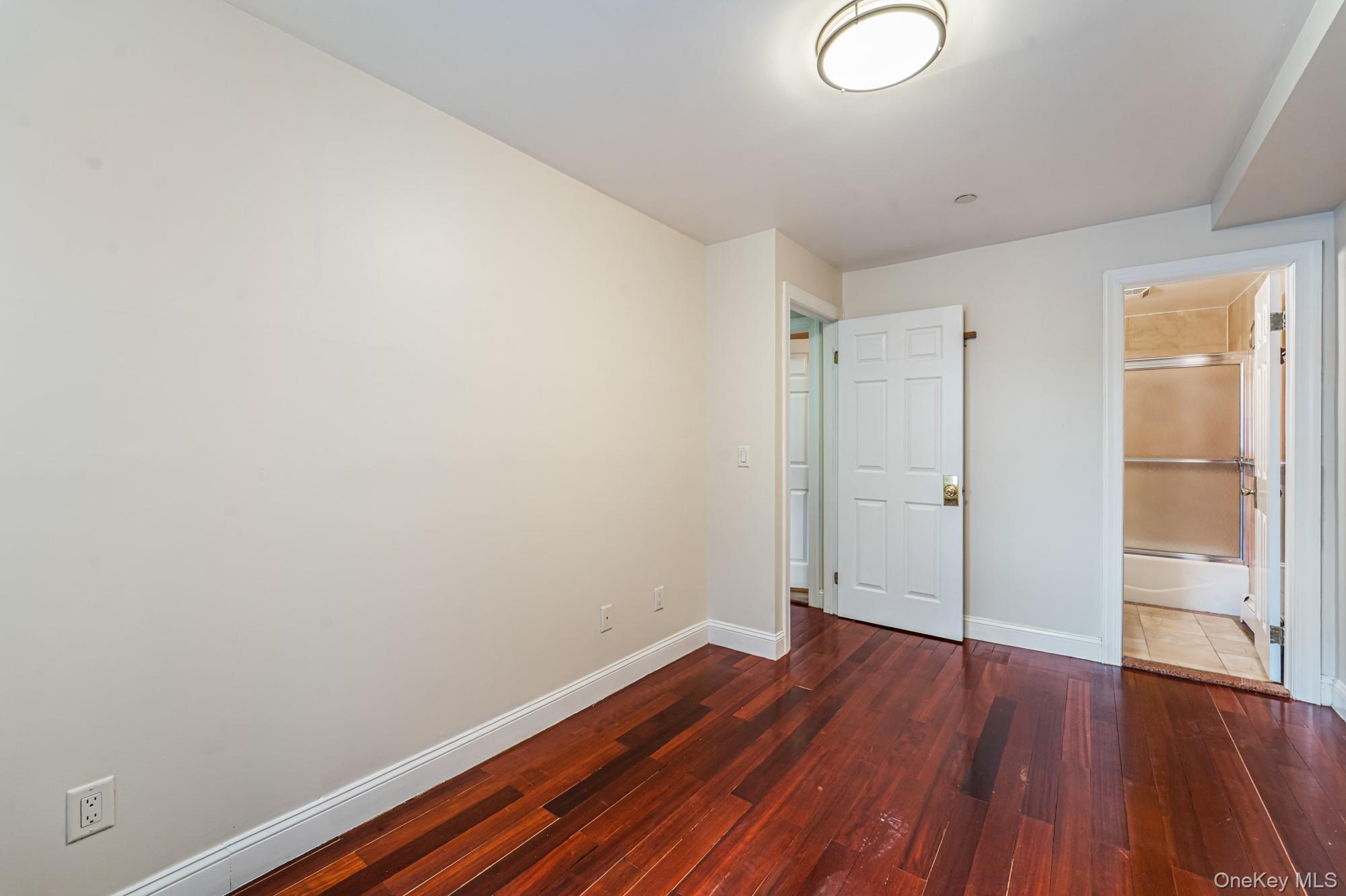 #17 photo, 4105 College Point Boulevard, 뉴욕퀸즈 Flushing , NY 11355